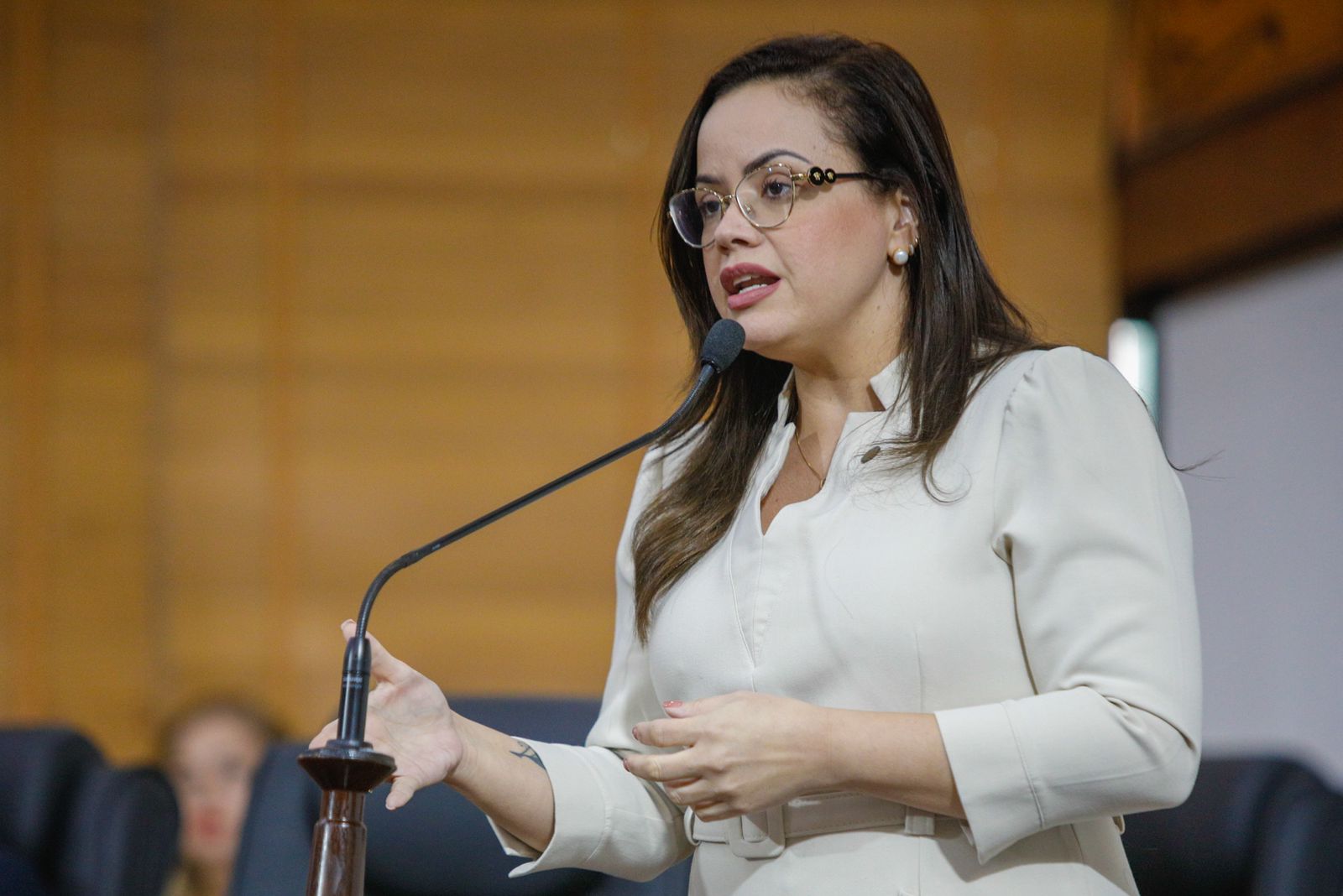 Denúncia de possível sonegação fiscal é feita por Michelle Melo na Aleac