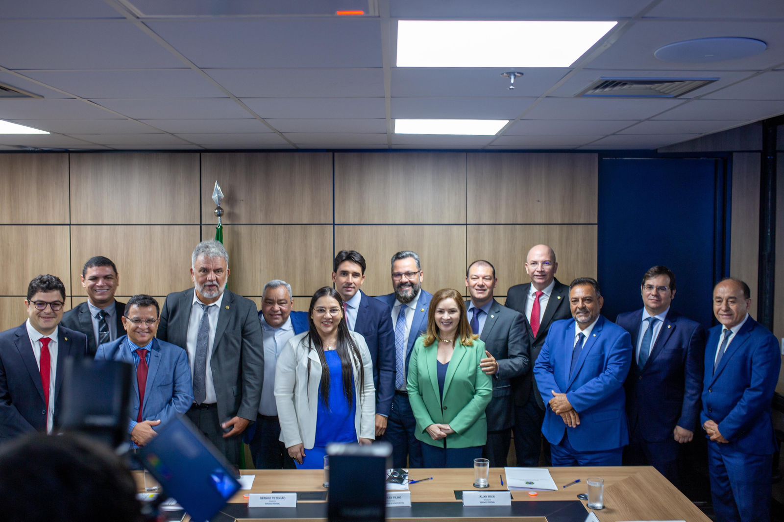 Gonzaga debate com ministro e bancada federal investimentos nos aeroportos acreanos e internacionalização dos voos