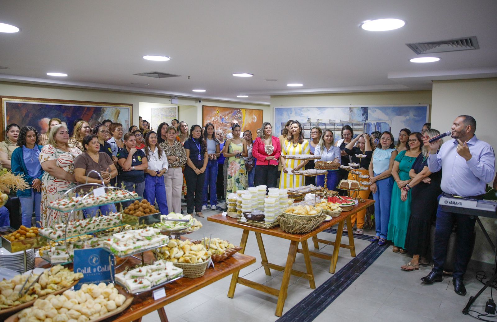 Servidoras da Aleac recebem café da manhã em homenagem ao Dia Internacional da Mulher