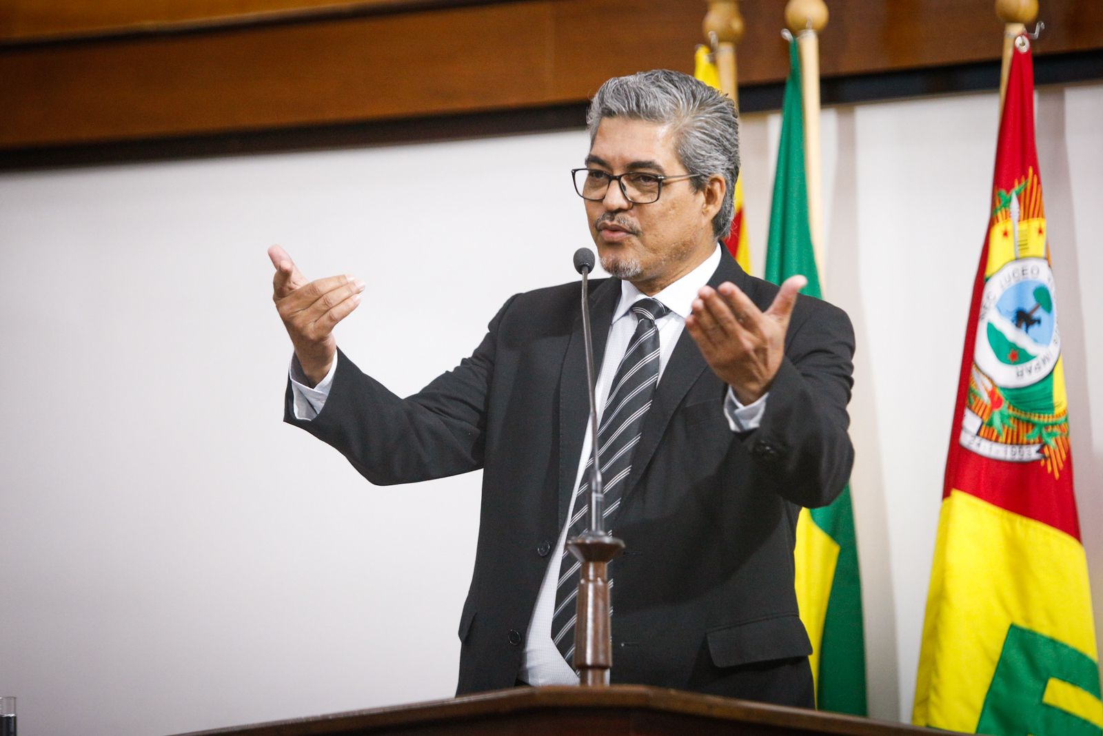 Edvaldo Magalhães defende democracia e transparência na federalização da Fundhacre