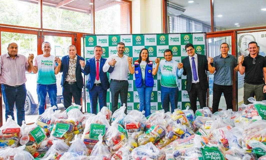 Entrega de alimentos para o comitê Juntos pelo Acre