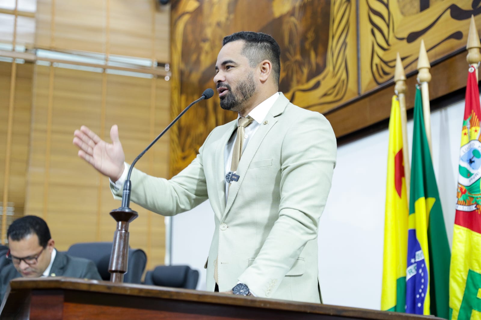 Arlenilson Cunha propõe regulamentação das horas de trabalho dos Assistentes Sociais no Acre