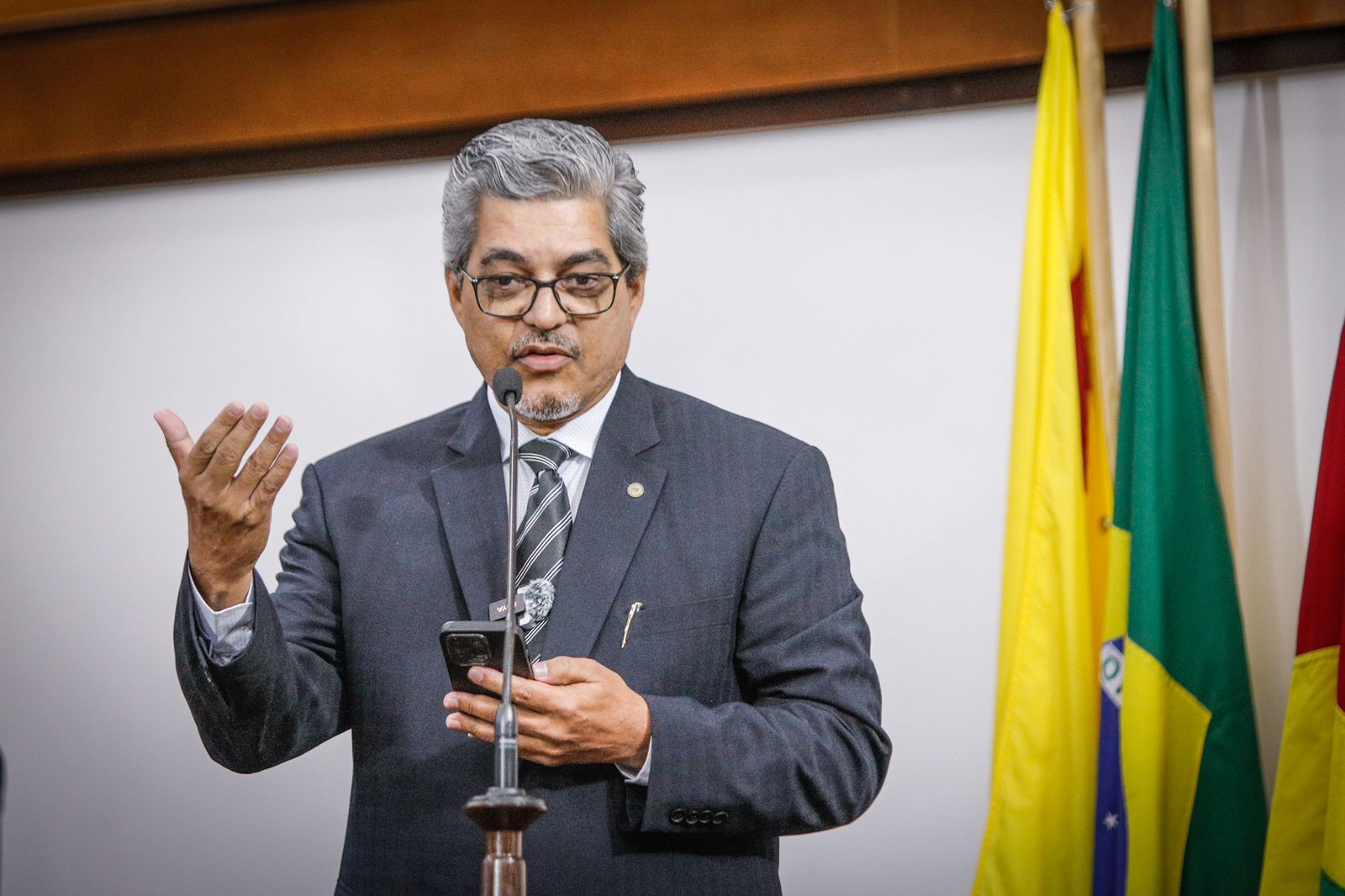 Edvaldo Magalhães destaca decisão polêmica e critica envolvimento da Aleac em caso judicial