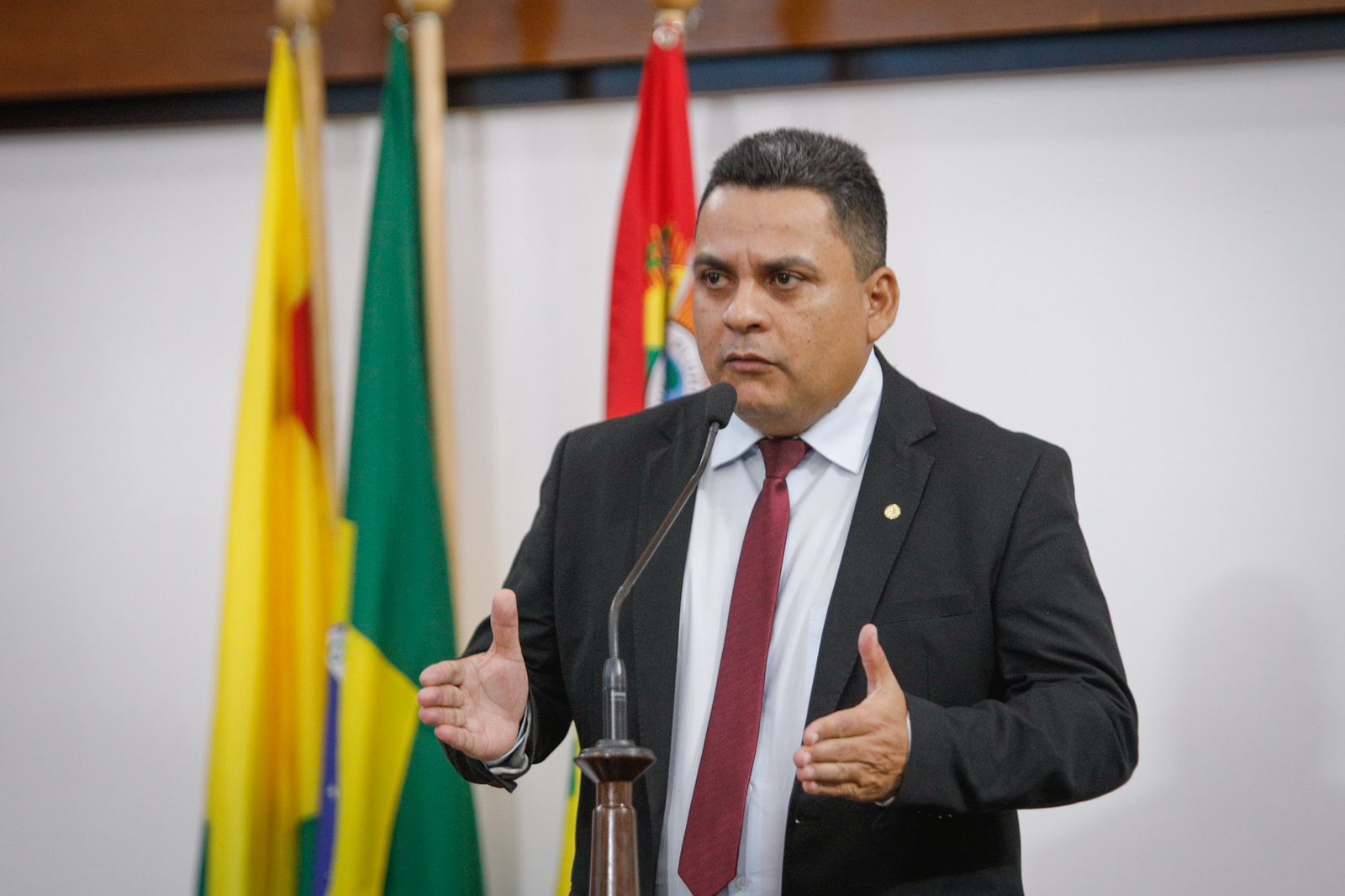 Gilberto Lira destaca reunião da Comissão de Educação com Sinteac na Aleac