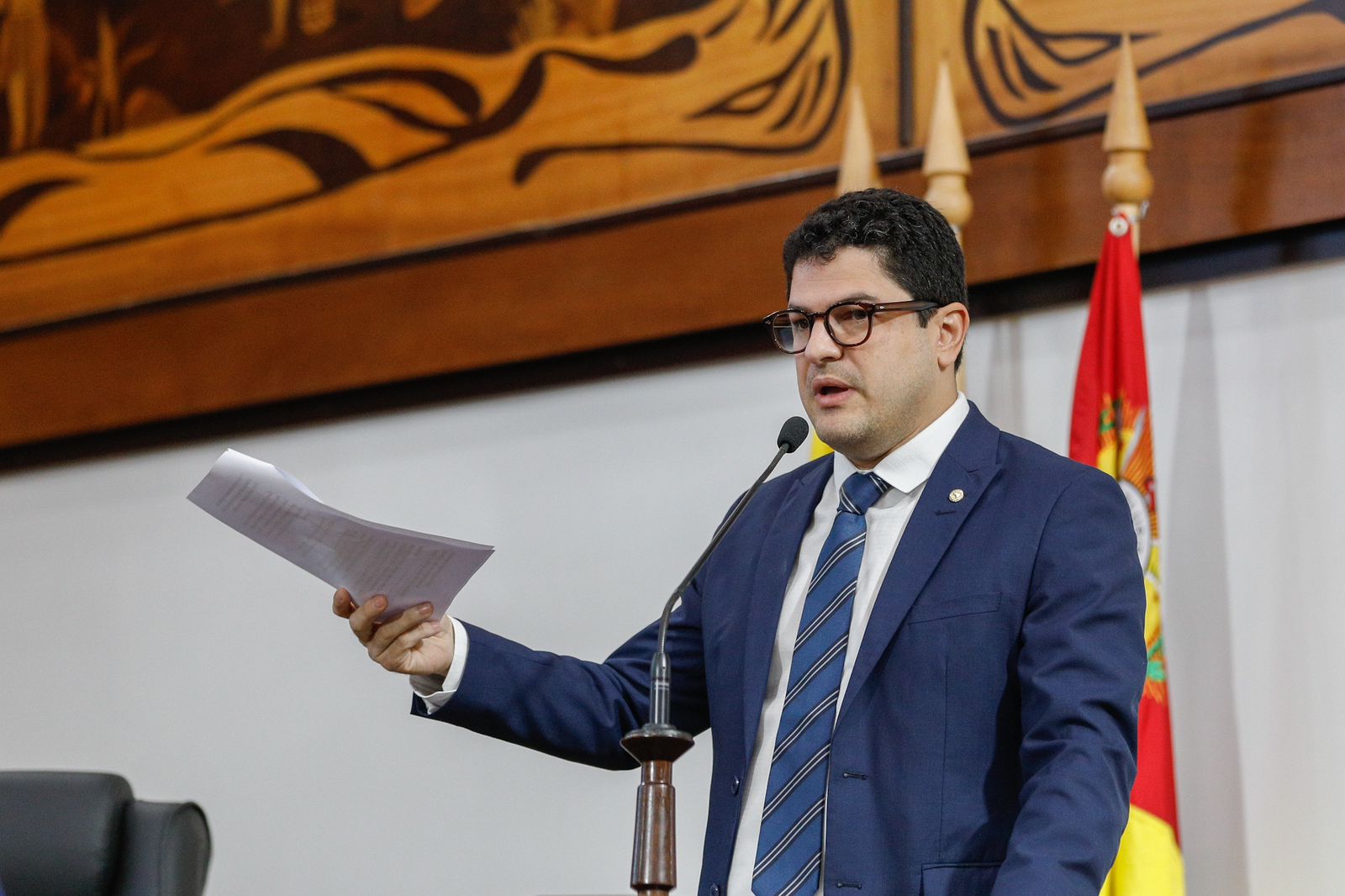 Eduardo Ribeiro denuncia taxas excessivas que prejudicam bares e restaurantes no Acre