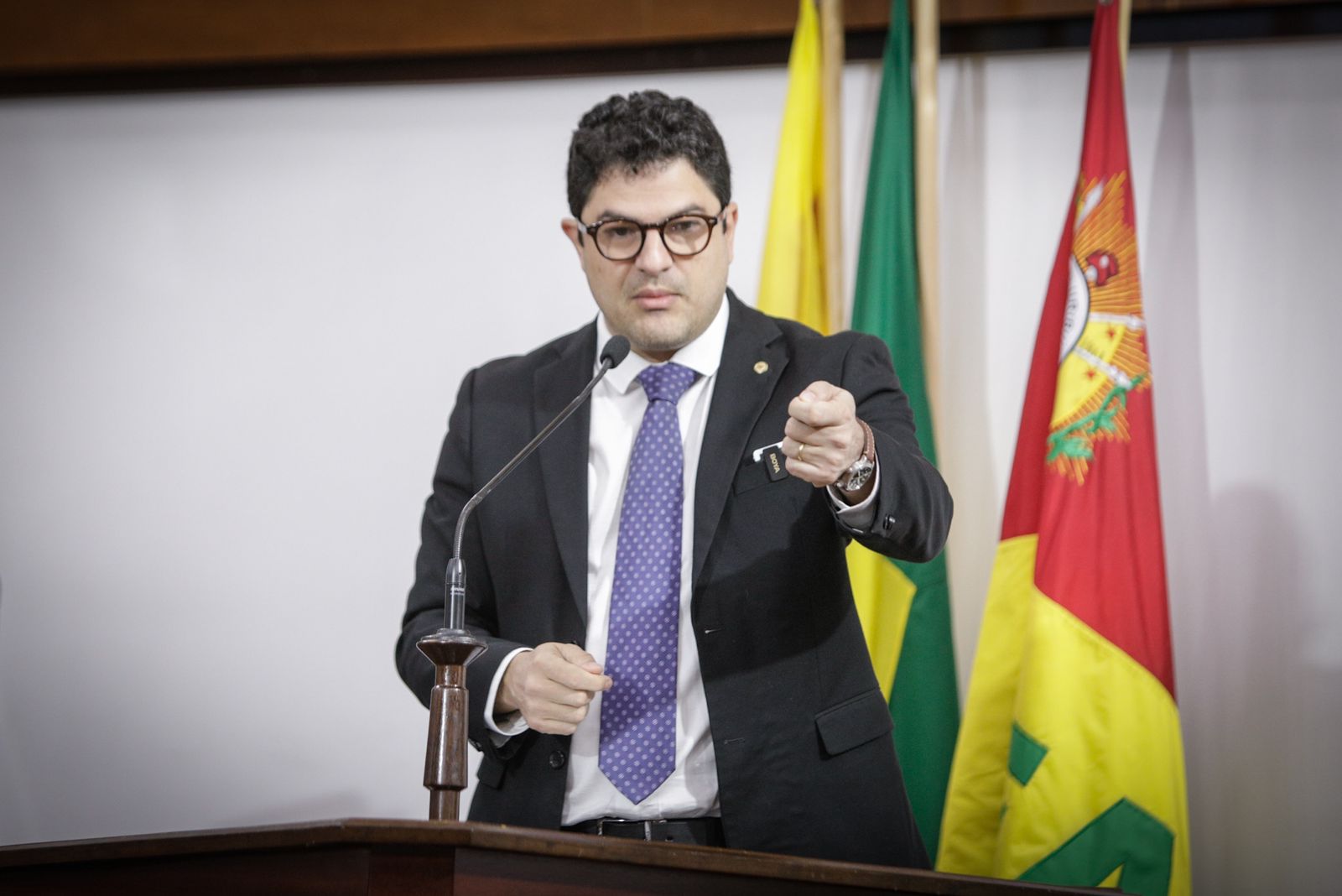 Deputado Eduardo Ribeiro propõe Cartão Material Escolar