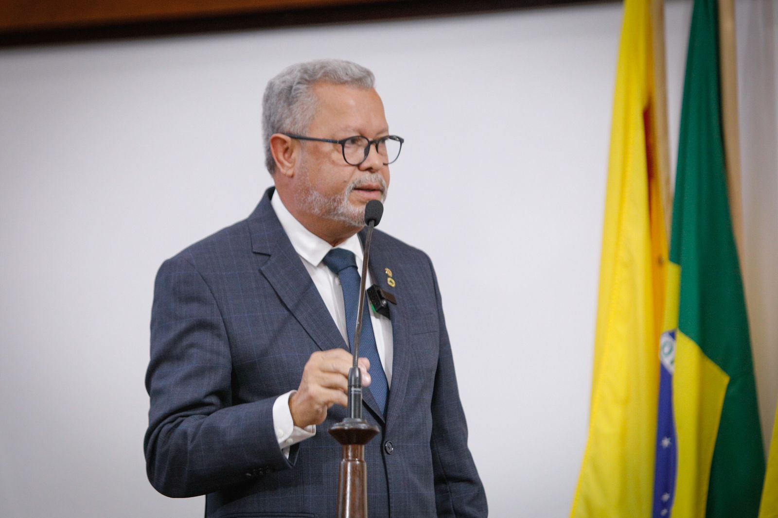 Afonso Fernandes aborda saúde pública e reajuste salarial em sessão na Aleac