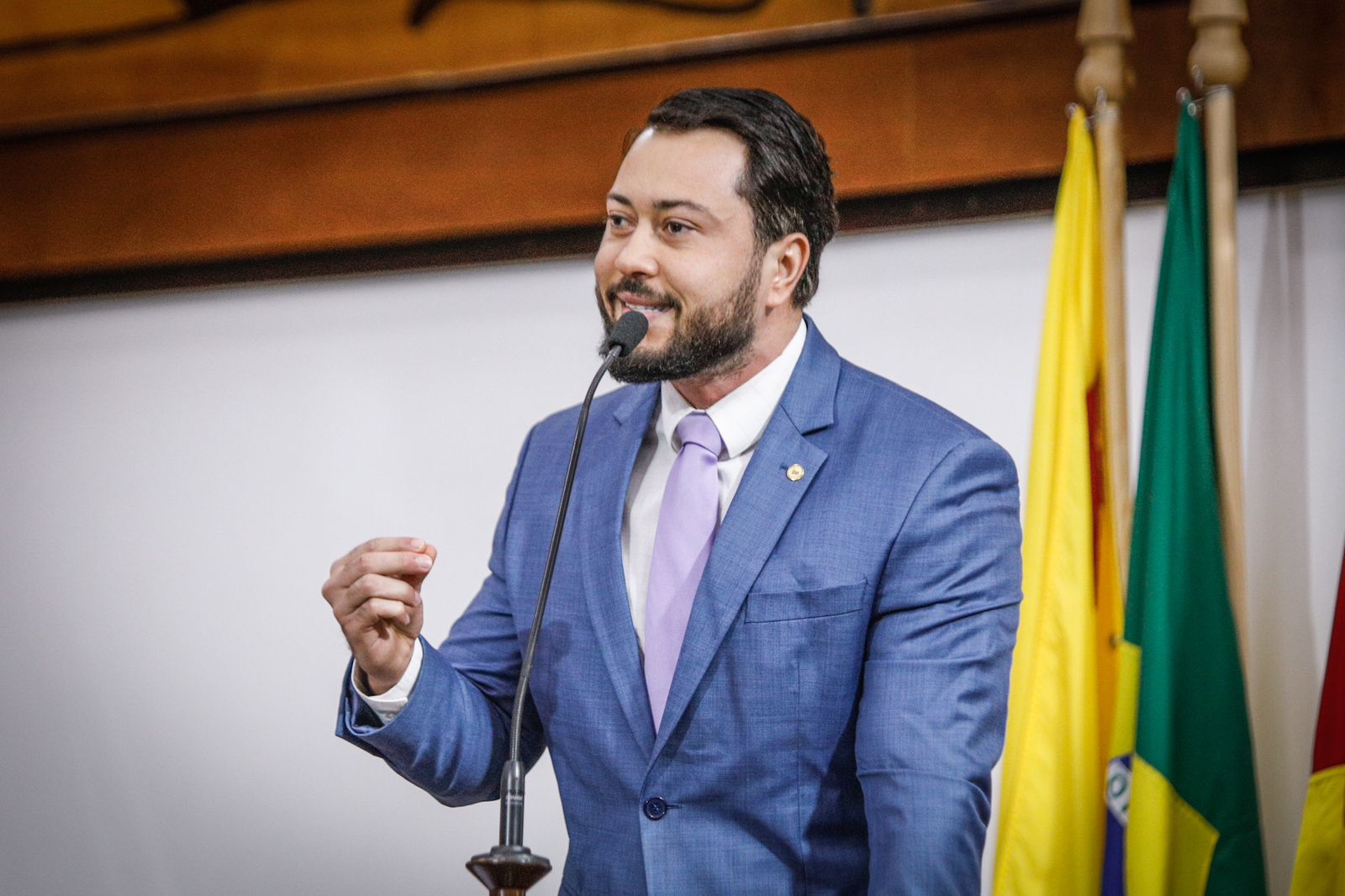 Emerson Jarude denuncia gastos exorbitantes do governo com lavagem de carros