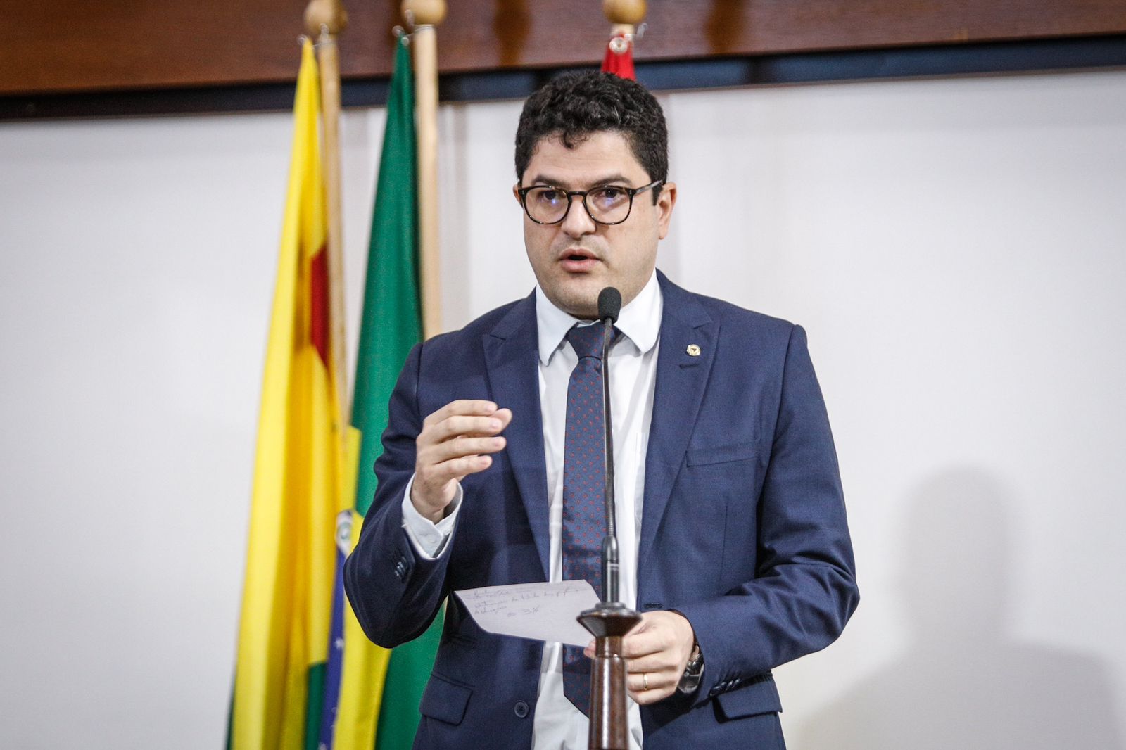 Eduardo Ribeiro cobra convocação de oficiais da PM e valorização dos servidores da Educação