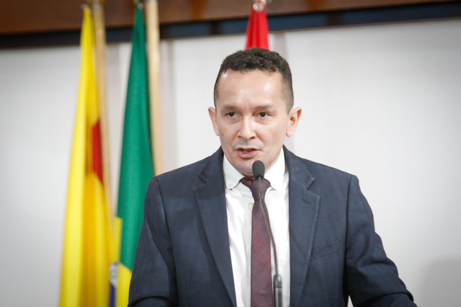 Adailton Cruz denuncia condições precárias na Maternidade e Pronto Socorro