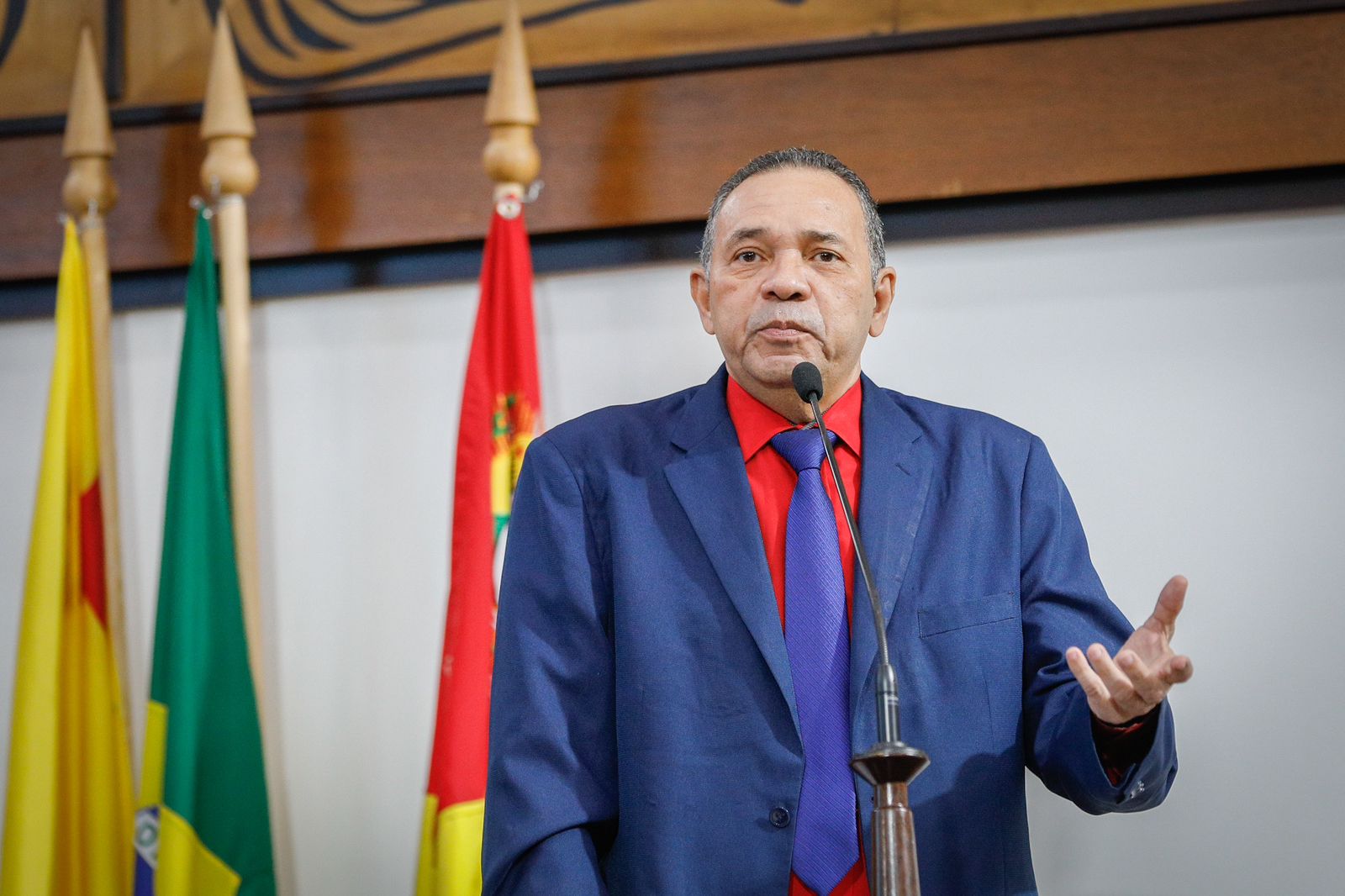 Manoel Moraes defende ações do governo e celebra aumento salarial