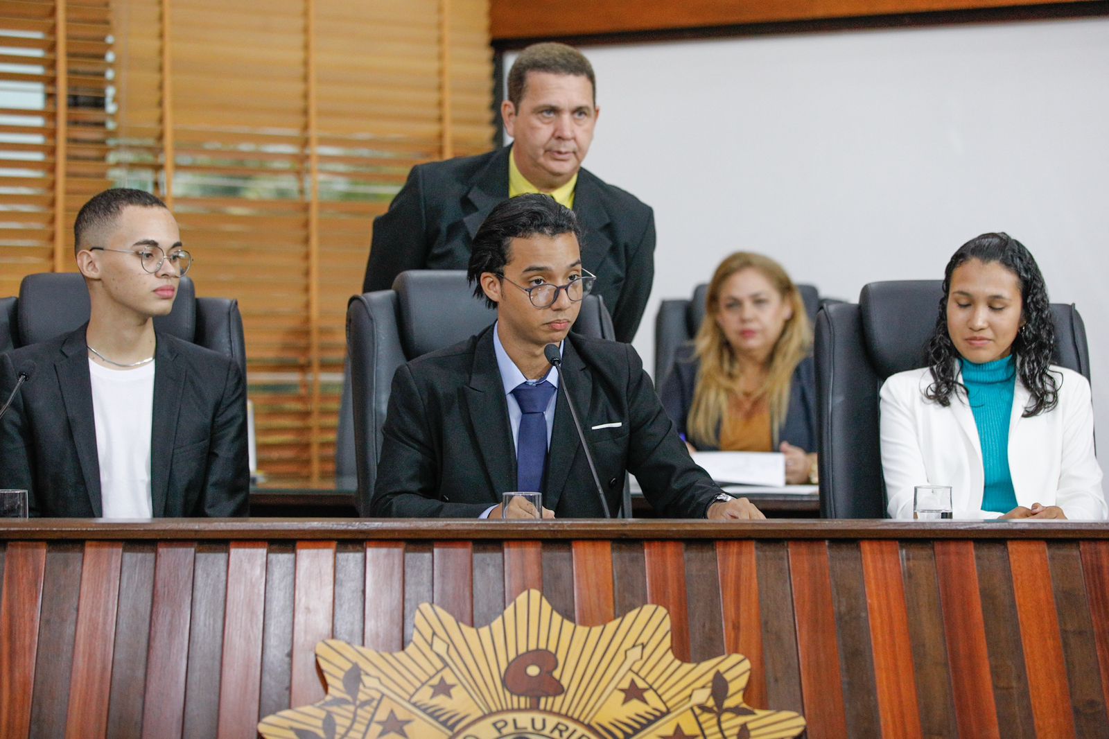 Jovens Parlamentares realizam primeira sessão ordinária na Aleac