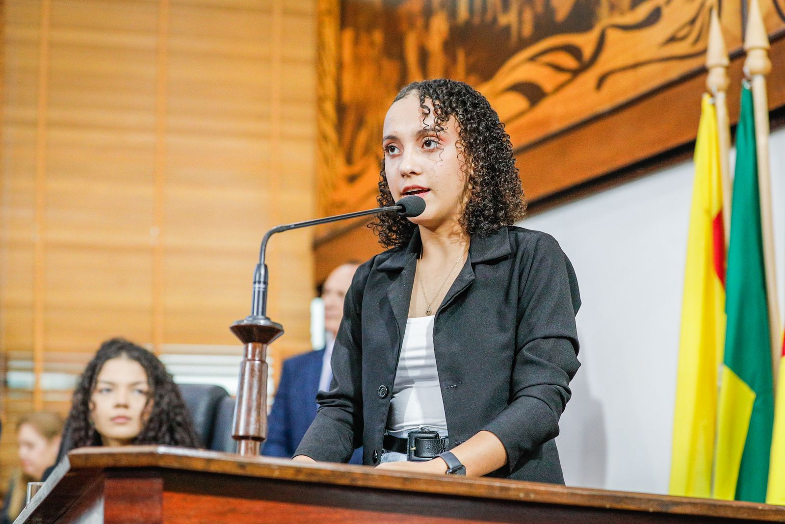 Jhéssica Ketlyn discursa sobre experiência no Programa Jovem Parlamentar