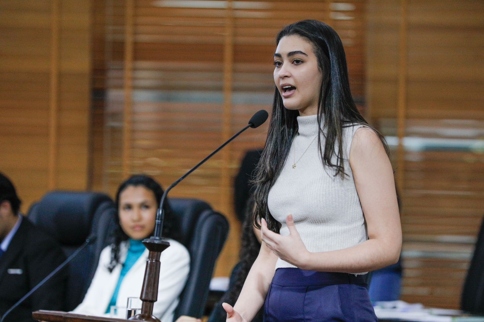Jovem Parlamentar Ana Clara agradece oportunidade de participar da política