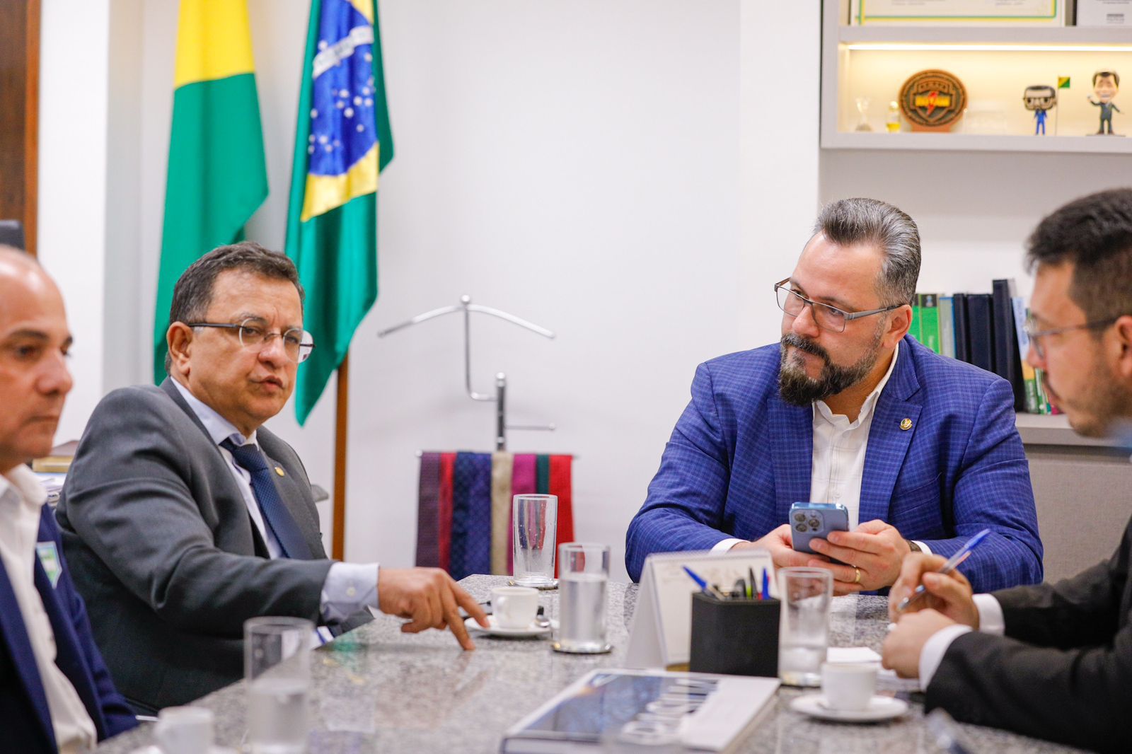 Em Brasília, Gonzaga se reúne com Alan Rick para agilizar implantação de voos internacionais no Acre