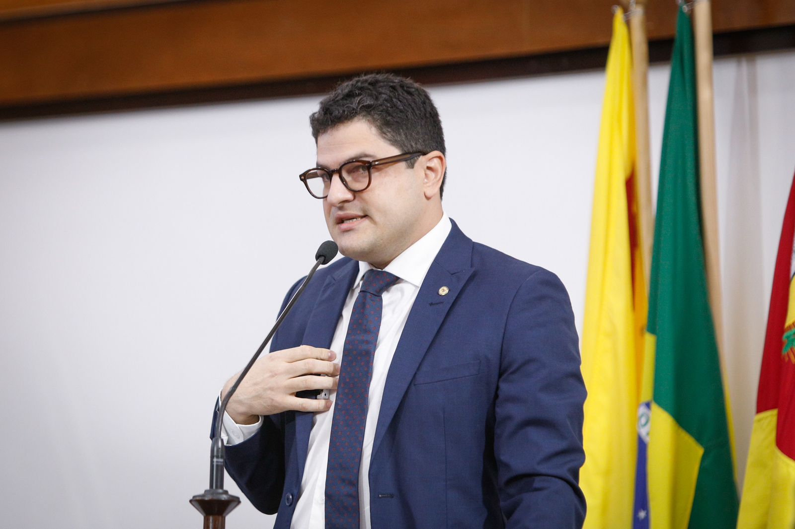 Eduardo Ribeiro critica destituição de Pablo Bregense da liderança do PSD na Aleac