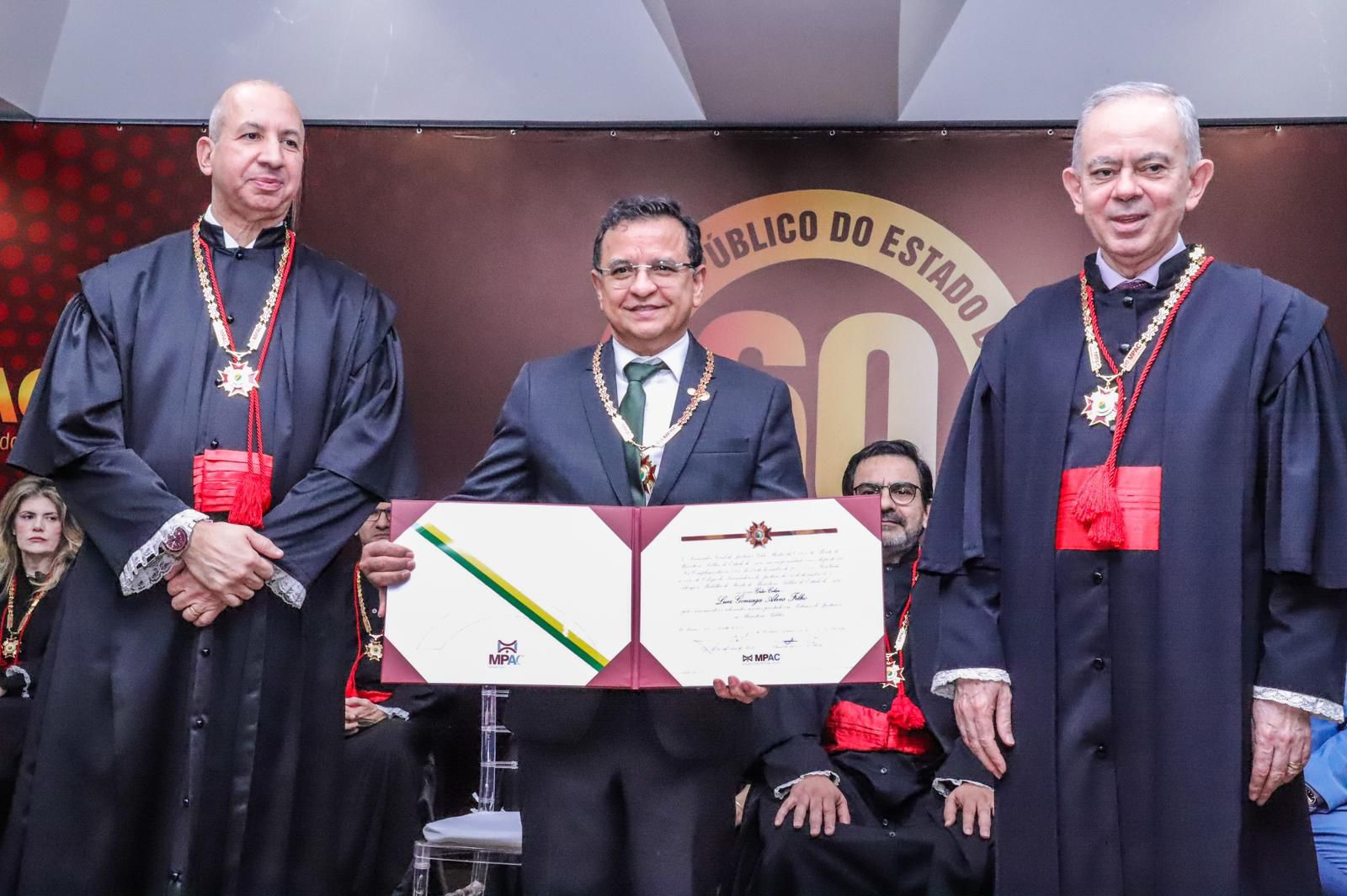 Presidente da Aleac recebe comenda do Ministério Público pelos serviços prestados ao povo acreano