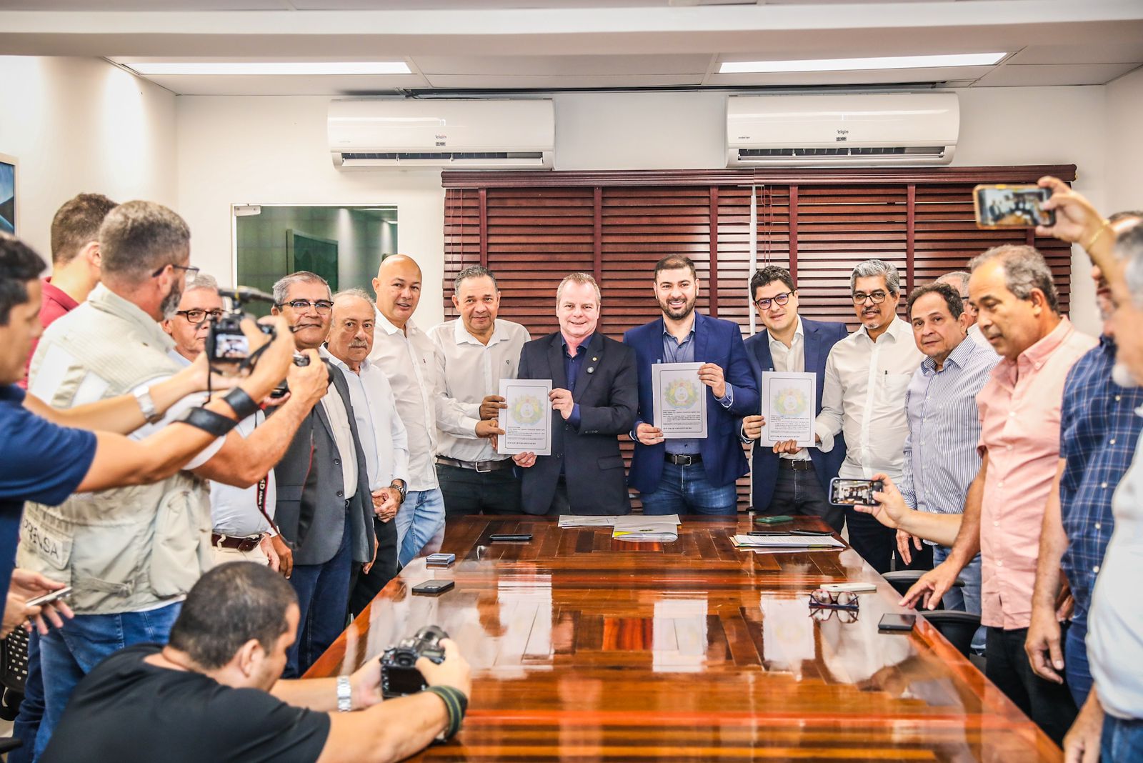 Parlamento Acreano promulga leis da área ambiental em reunião com setor produtivo