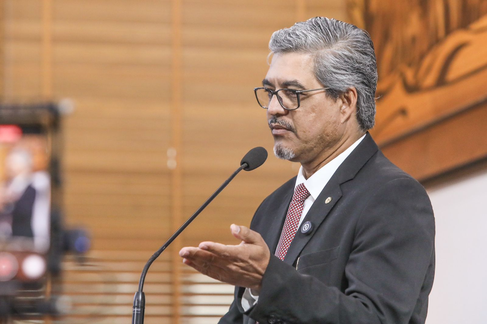 Edvaldo Magalhães pede inspeção do Tribunal de Contas em contrato de R$ 61 milhões com a empresa Teltex