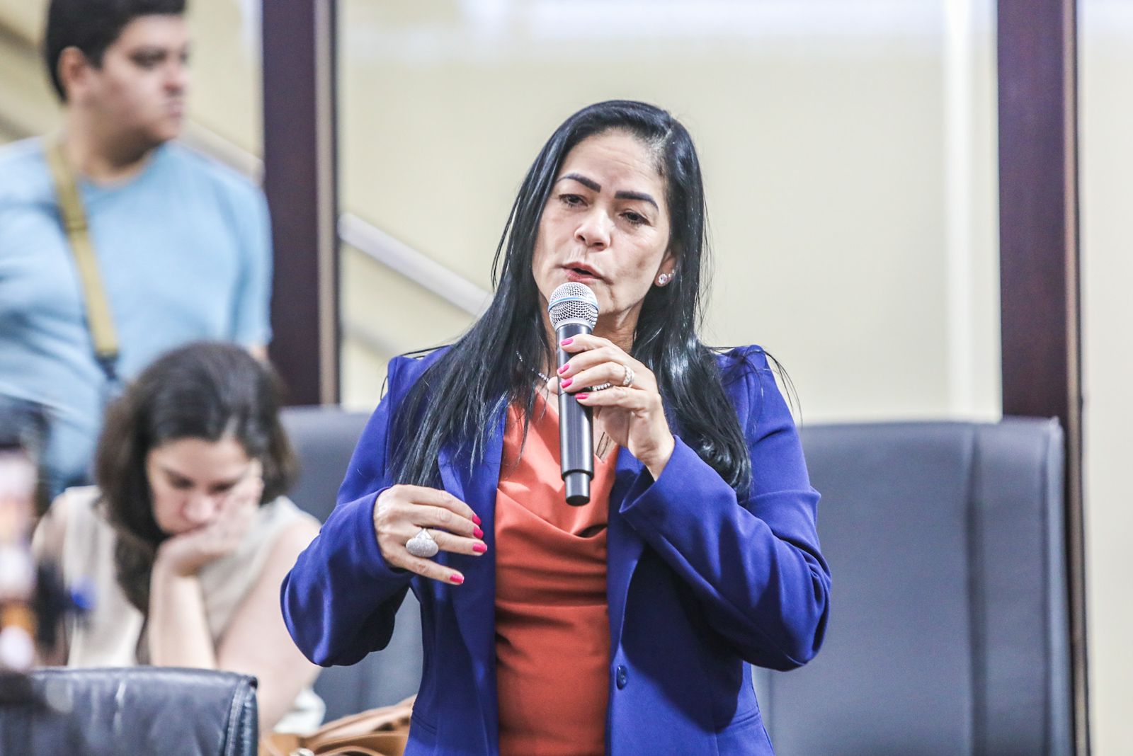 Maria Antônia destaca urgência para construção de estrada que liga Cruzeiro do Sul e Porto Walter