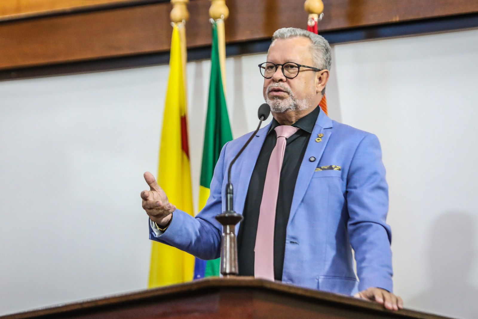 Afonso Fernandes se solidariza com Pablo Bregense e defende projeto de inclusão educacional para autistas