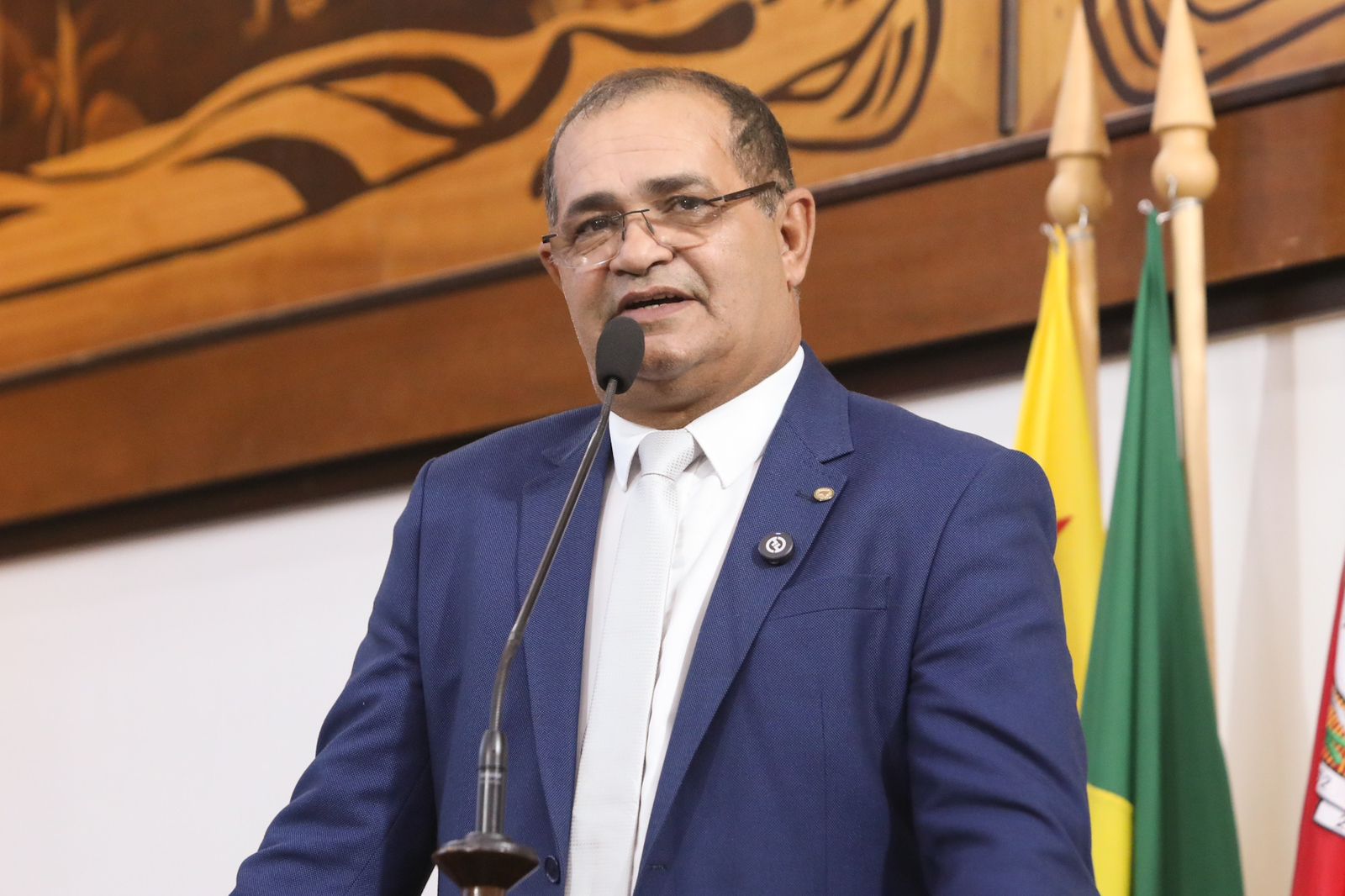Tanízio Sá destaca avanços e desafios em Santa Rosa durante sessão na Aleac