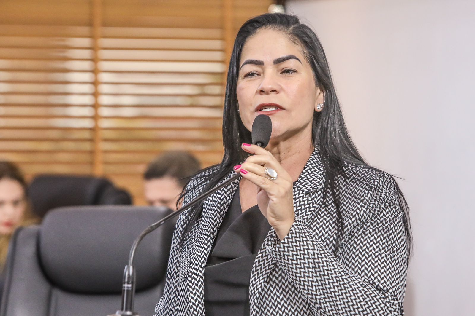 Maria Antônia agradece Deracre por melhorias em rodovias do Acre