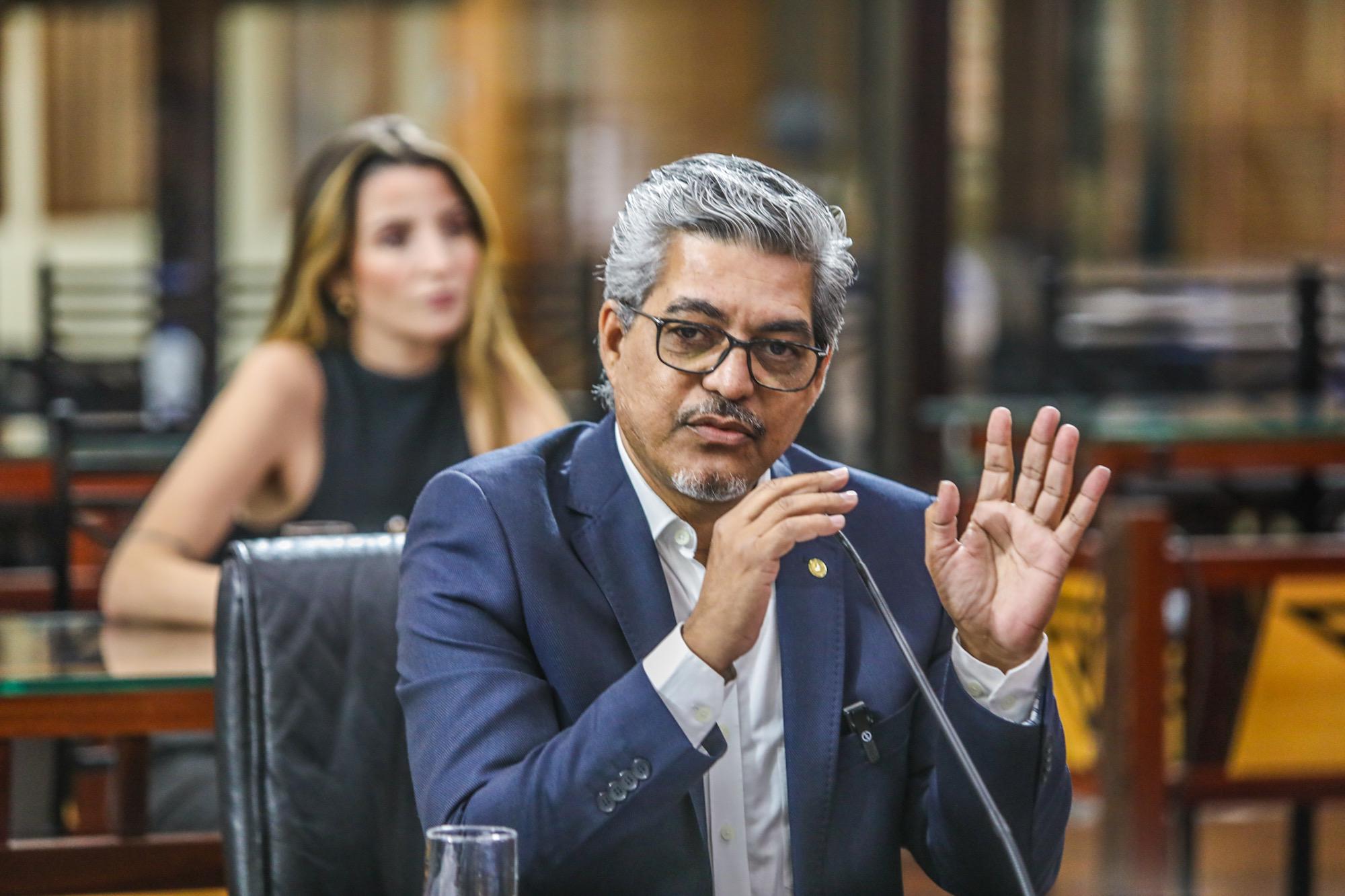 Edvaldo Magalhães cobra solução definitiva para o acesso terrestre entre Cruzeiro do Sul e Porto Walter