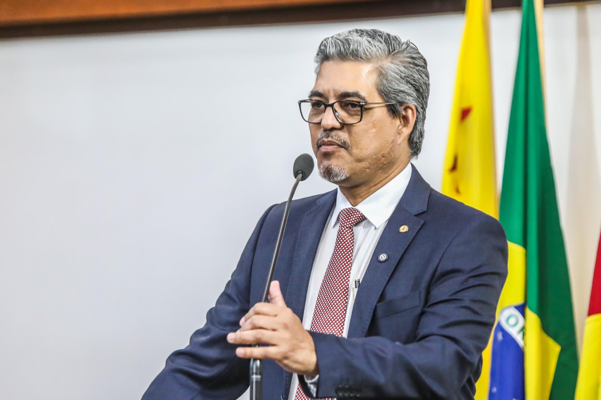Edvaldo Magalhães critica edital do concurso da educação e pede anulação de item da videoaula