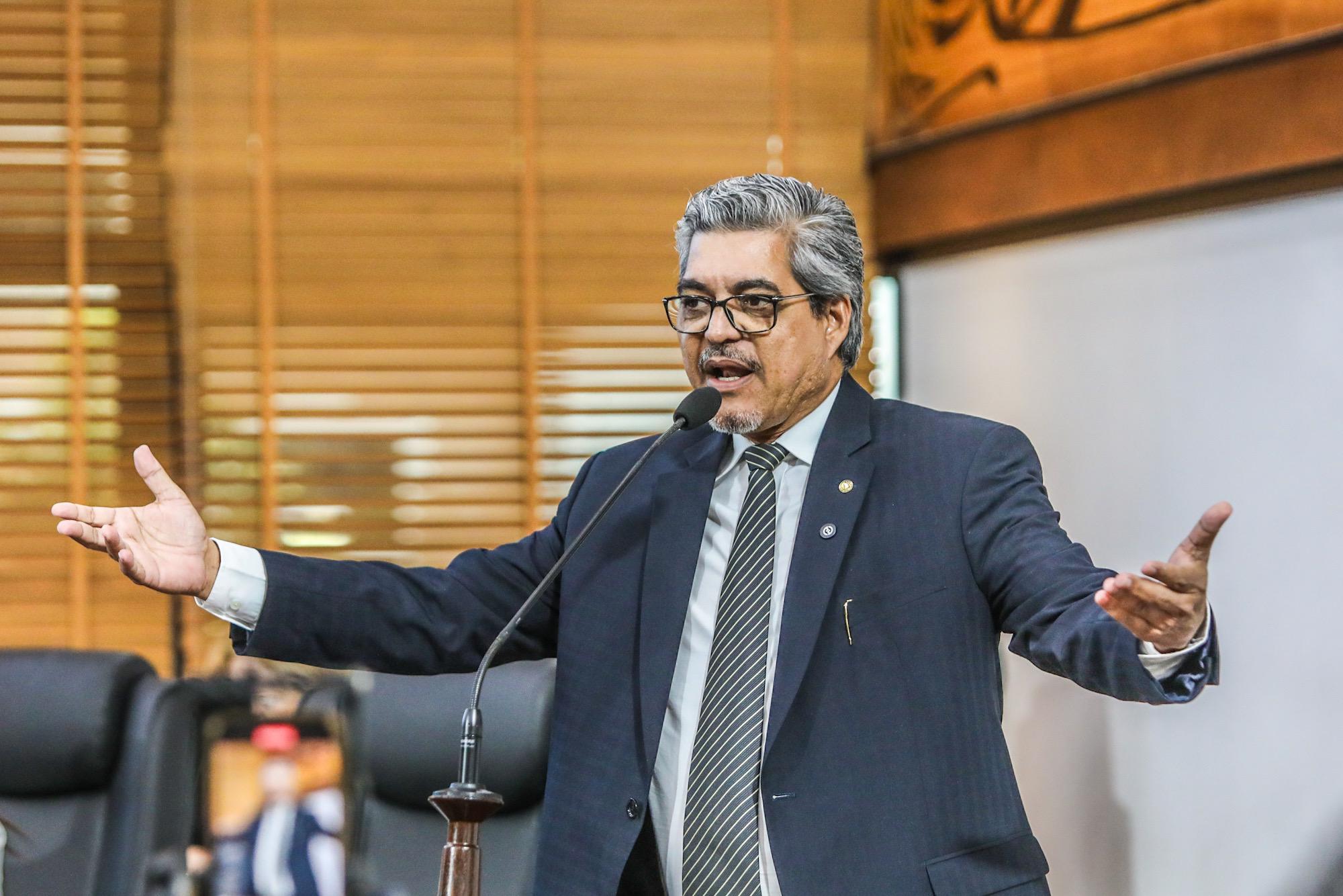 Edvaldo Magalhães denuncia fechamento do setor de nefrologia da Fundação Hospitalar e chama caso de “grande escândalo”