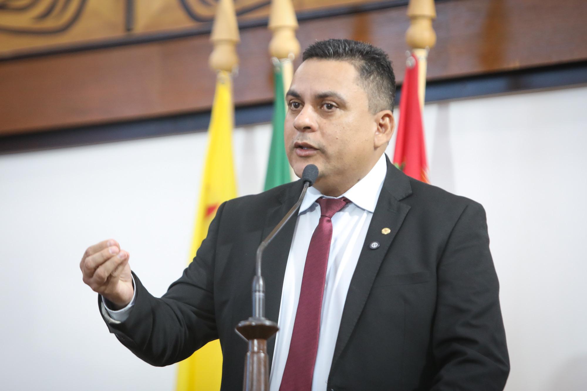 Gilberto Lira convoca reunião da Comissão de Educação para debater concurso da Educação no Acre