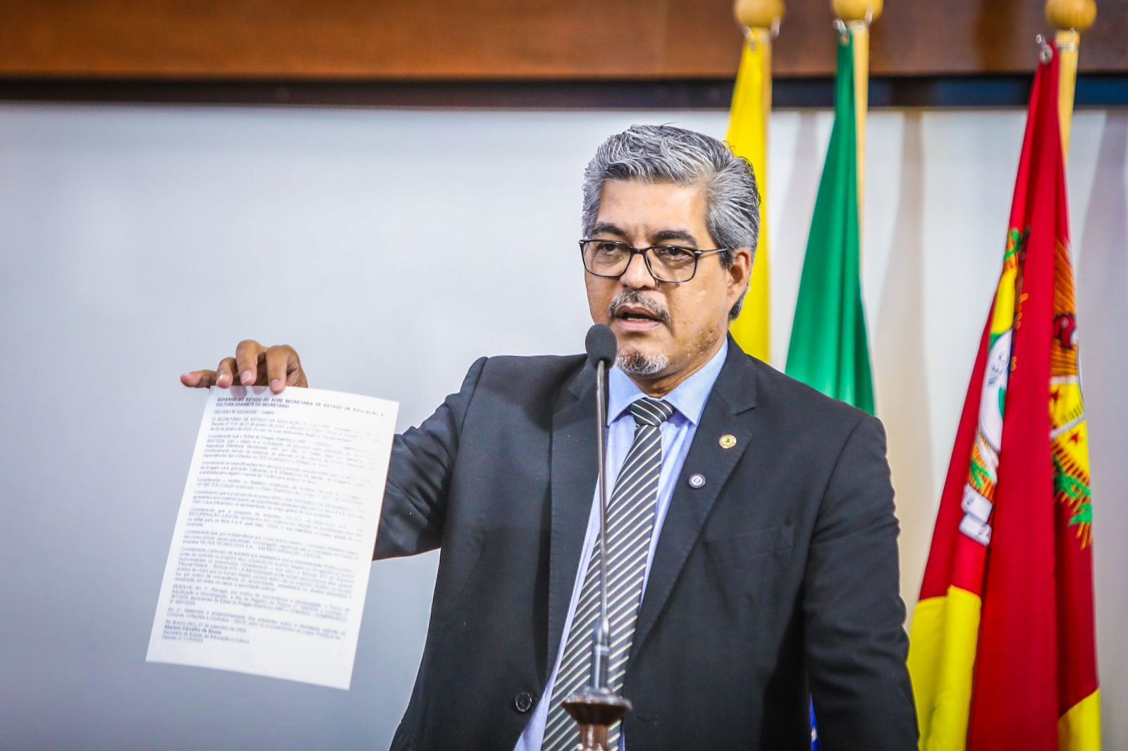 Edvaldo Magalhães denuncia fraude em contrato de vigilância eletrônica da Secretaria de Educação