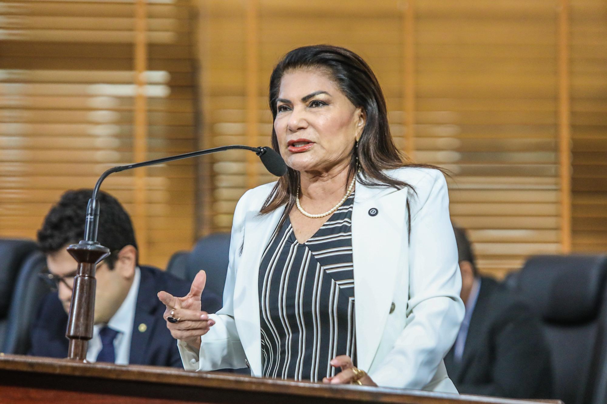 Antônia Sales critica mudanças no setor de neurologia e cobra melhorias no atendimento de saúde e outras áreas essenciais