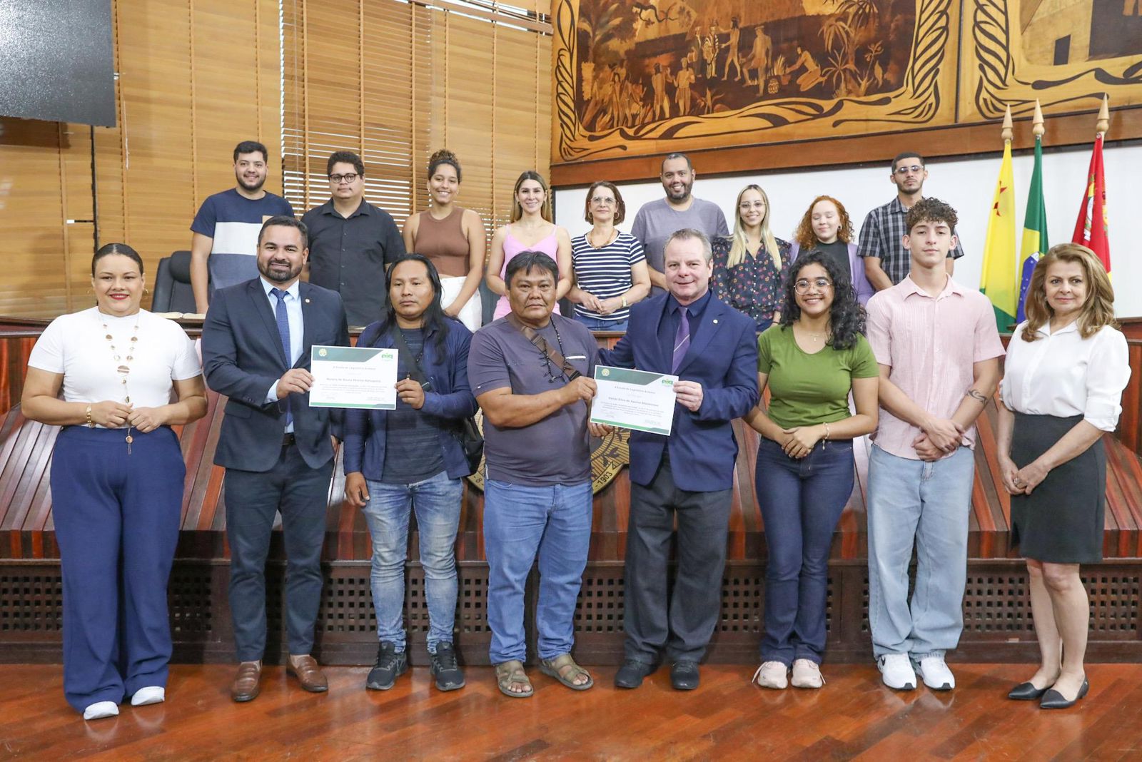 Deputados entregam certificados para alunos indígenas do EducALEAC