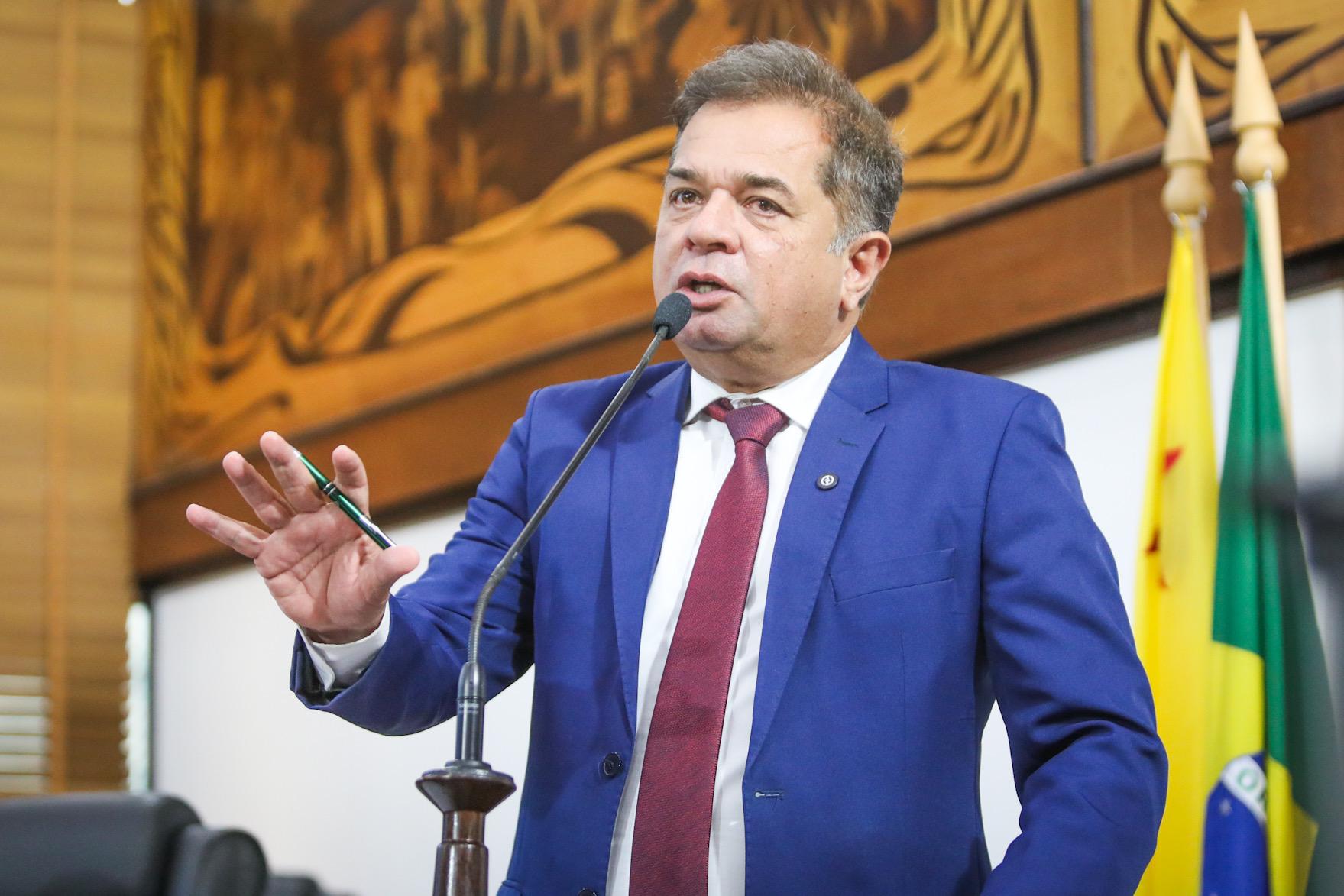 Marcus Cavalcante presta homenagem póstuma ao vereador Chico Batista, de Tarauacá
