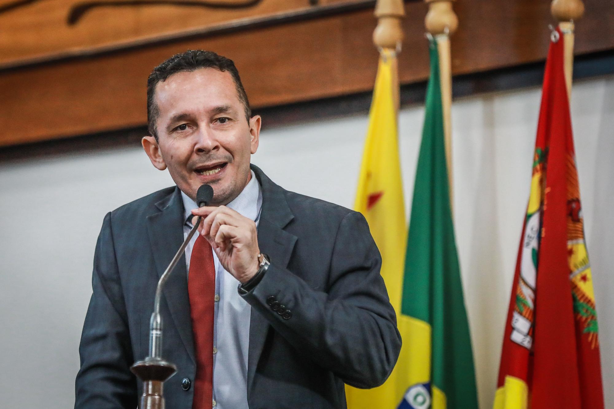 Adailton Cruz elogia iniciativas para portadores de lúpus e celebra bonificação aos profissionais de saúde