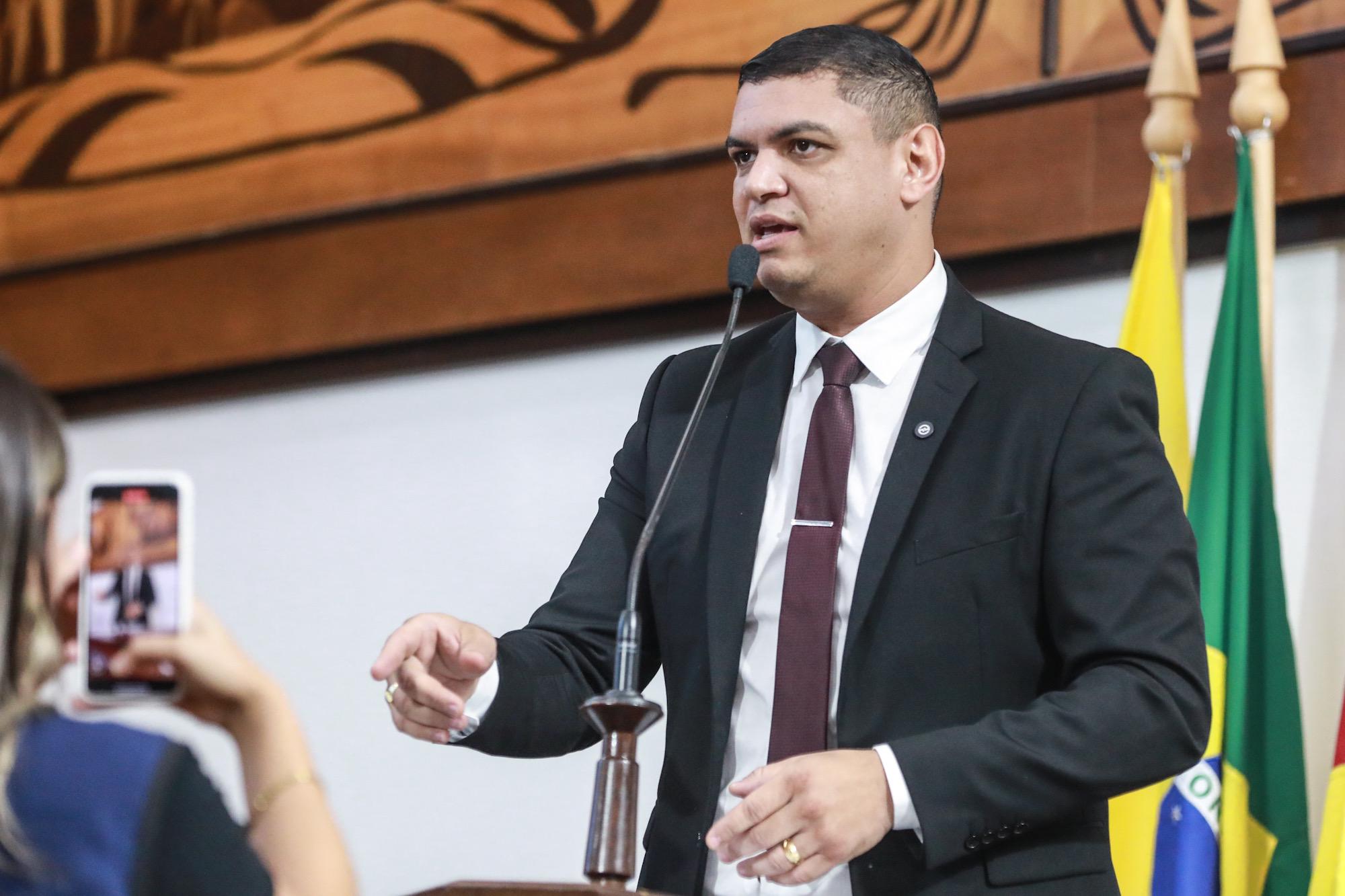 Pablo Bregense agradece aprovação de lei em apoio aos portadores de lúpus e defende câmeras em hospitais