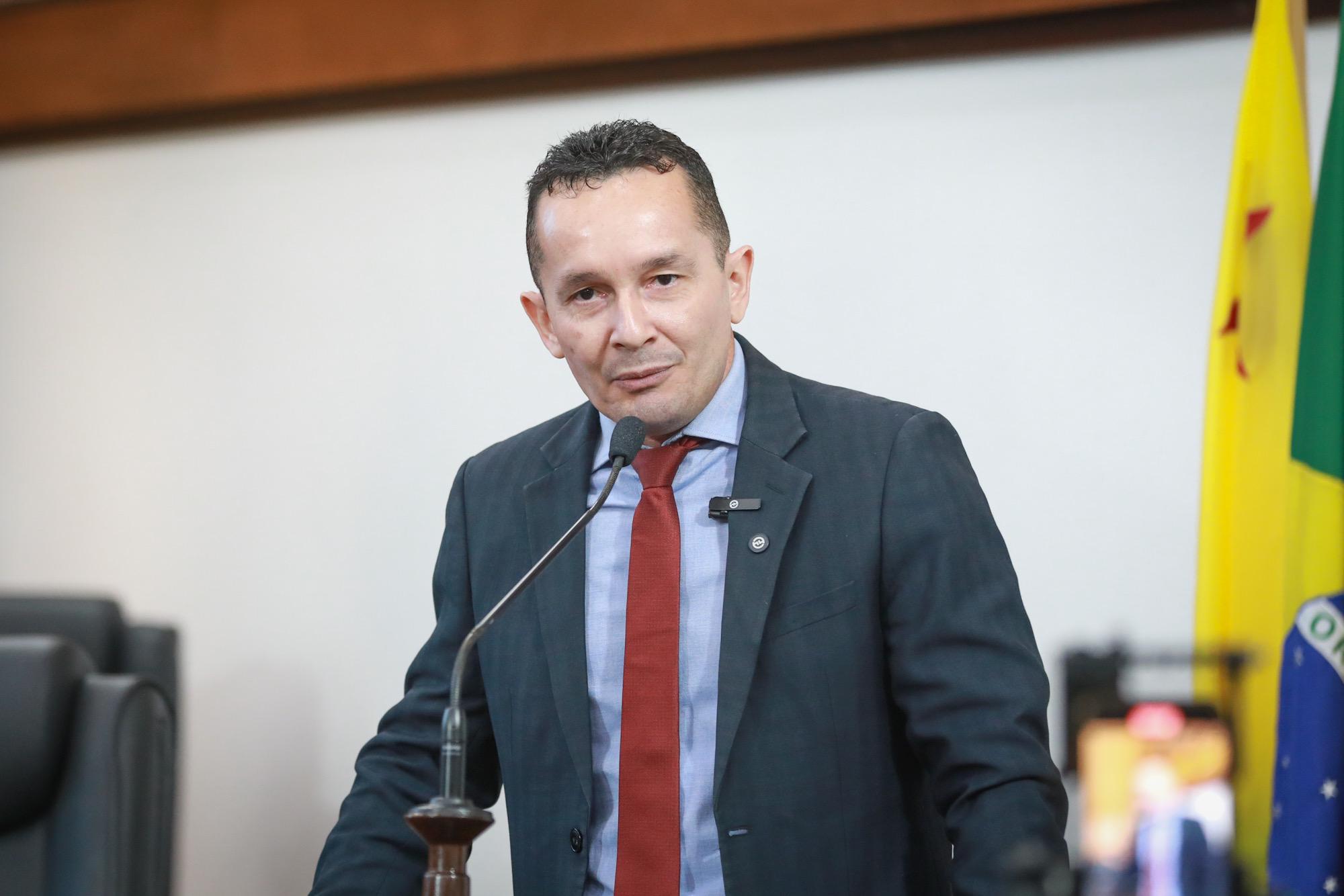 Adailton Cruz cobra melhorias para saúde no Juruá e gestão eficiente em unidades de Rodrigues Alves e Feijó