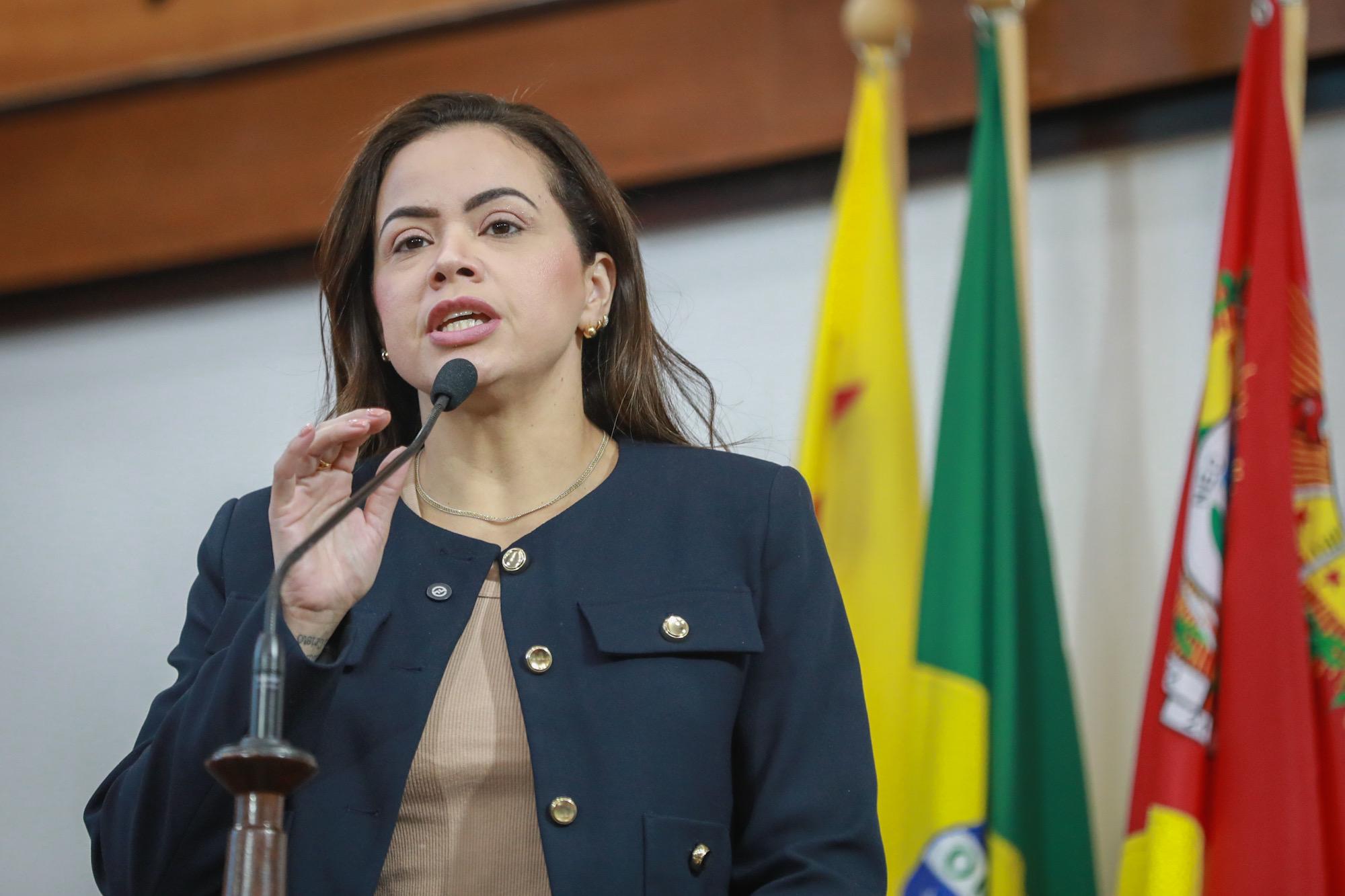 Michelle Melo destaca a situação das crianças sem terapias e cobra ações do governo