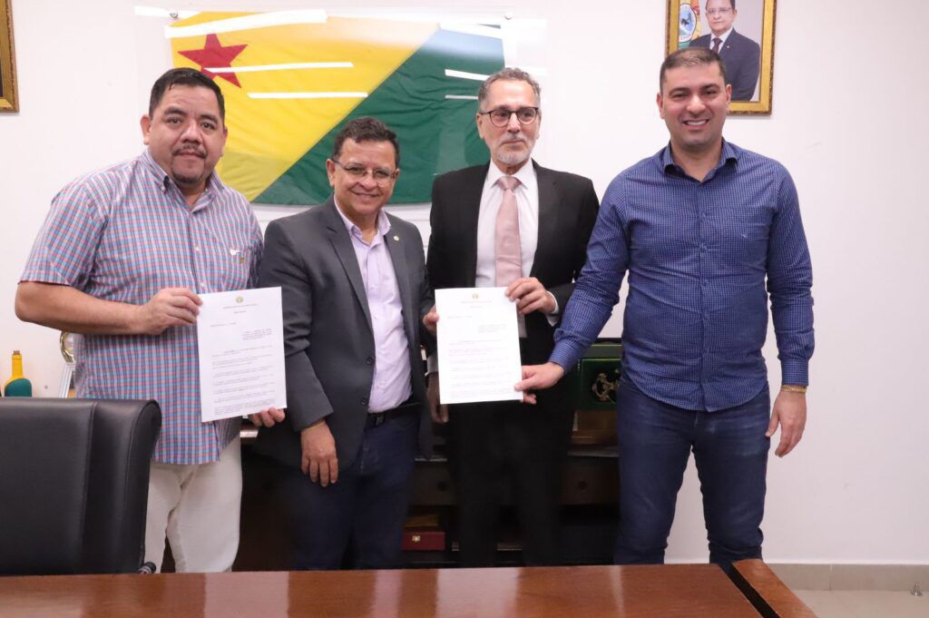 Gladson sanciona lei que cria Semana da Cultura Peruana e Boliviana no Acre; Gonzaga destaca evento para a economia acreana