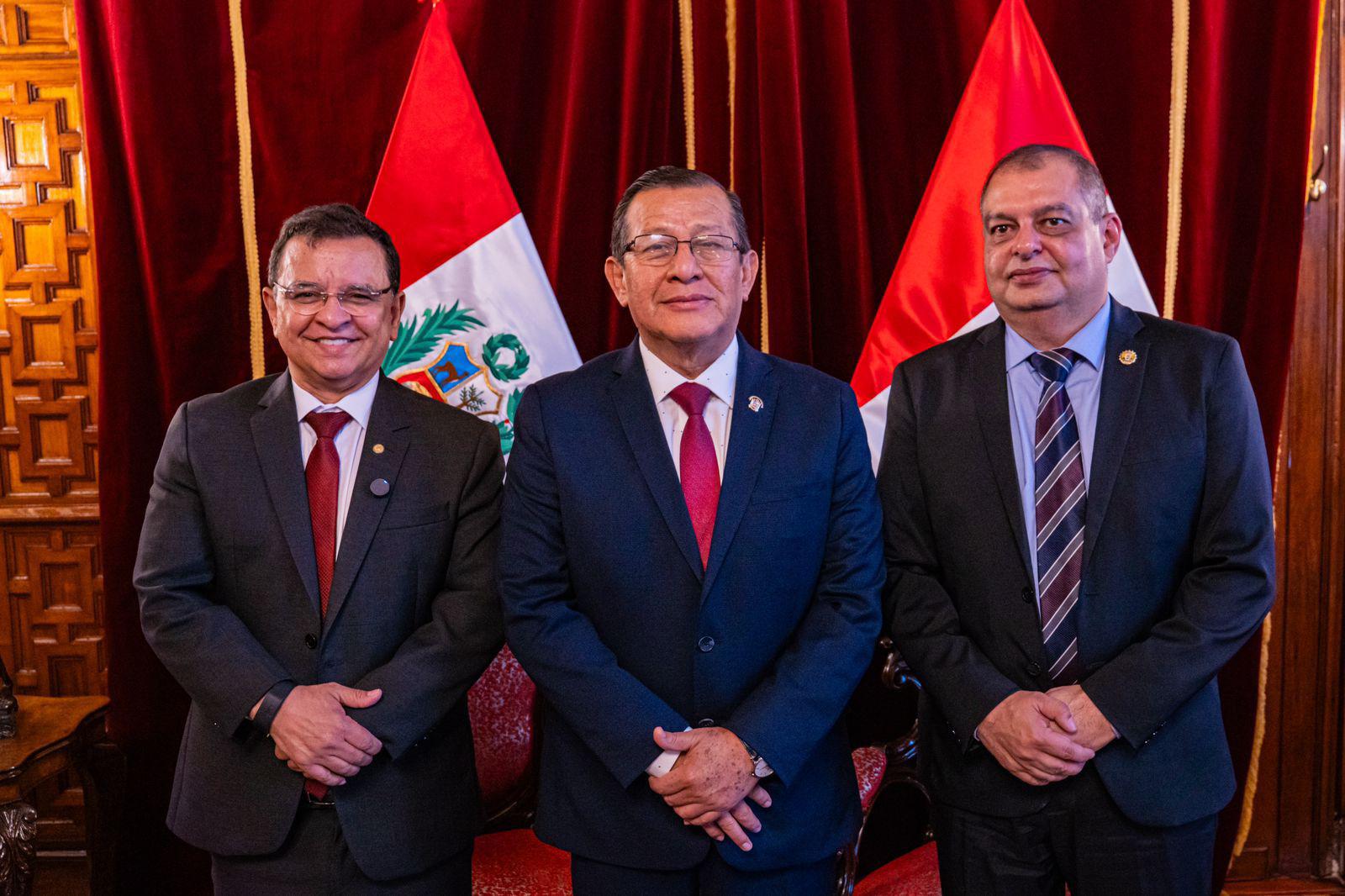 Presidente da ALEAC e secretários do governo discutem com presidente do Congresso peruano avanços na integração comercial entre Acre e Peru