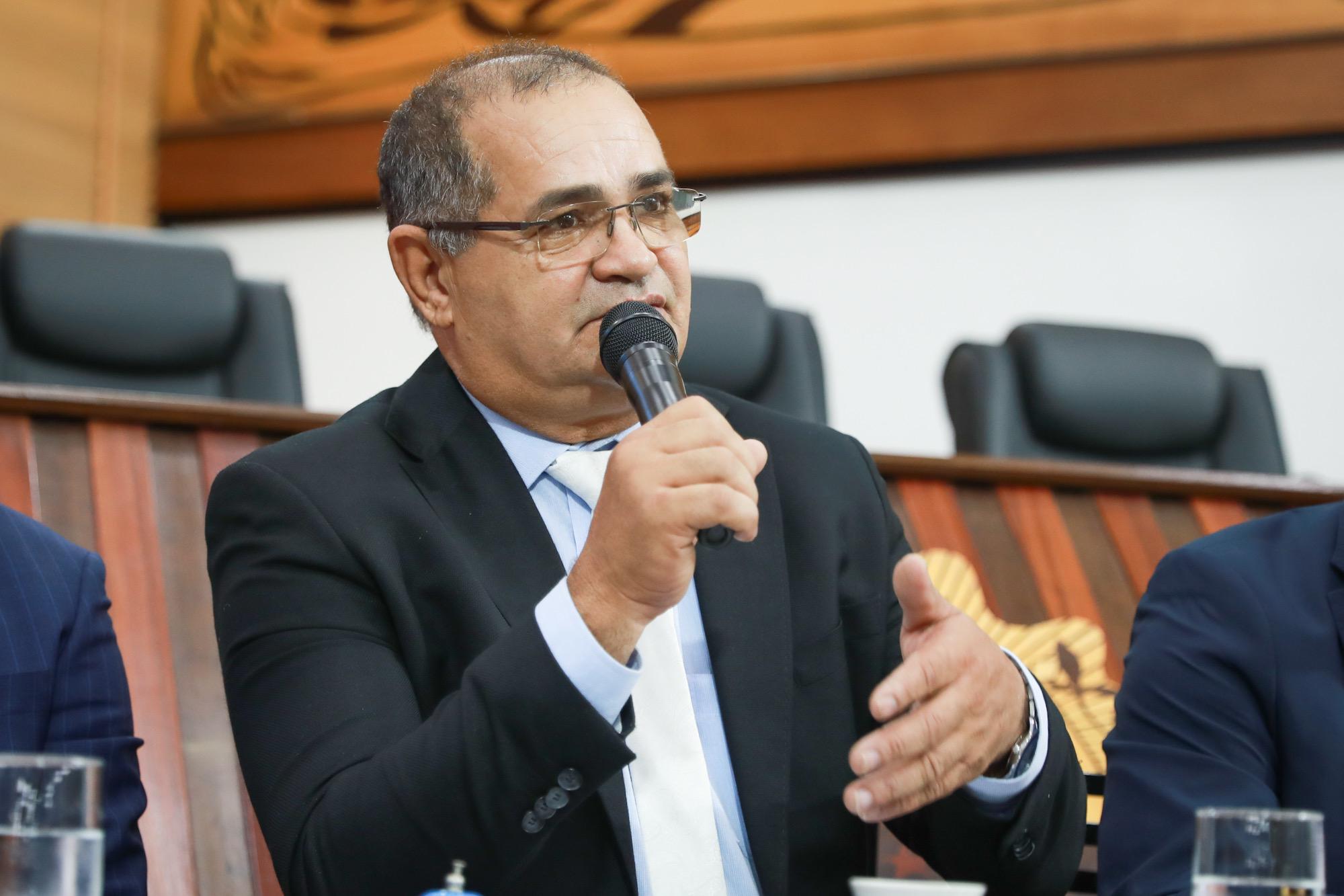 Tanízio Sá cobra melhorias na aduana de Assis Brasil durante audiência pública