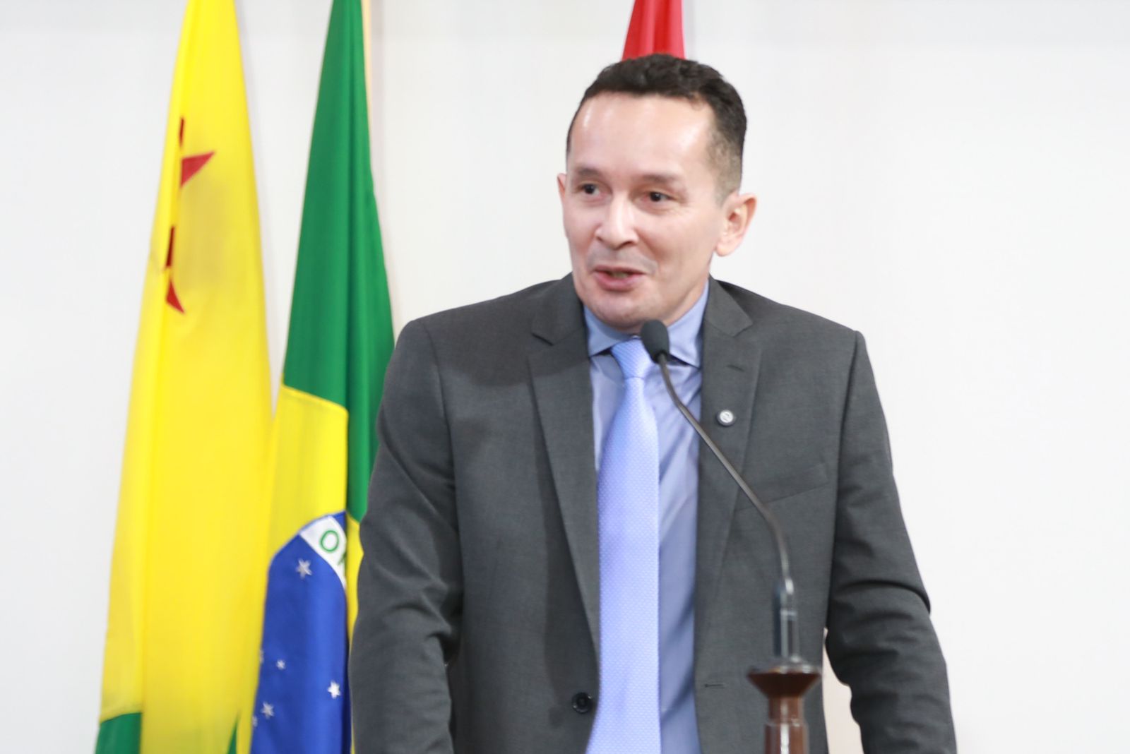 Adailton Cruz destaca avanços e perspectivas para a saúde e segurança pública na Aleac