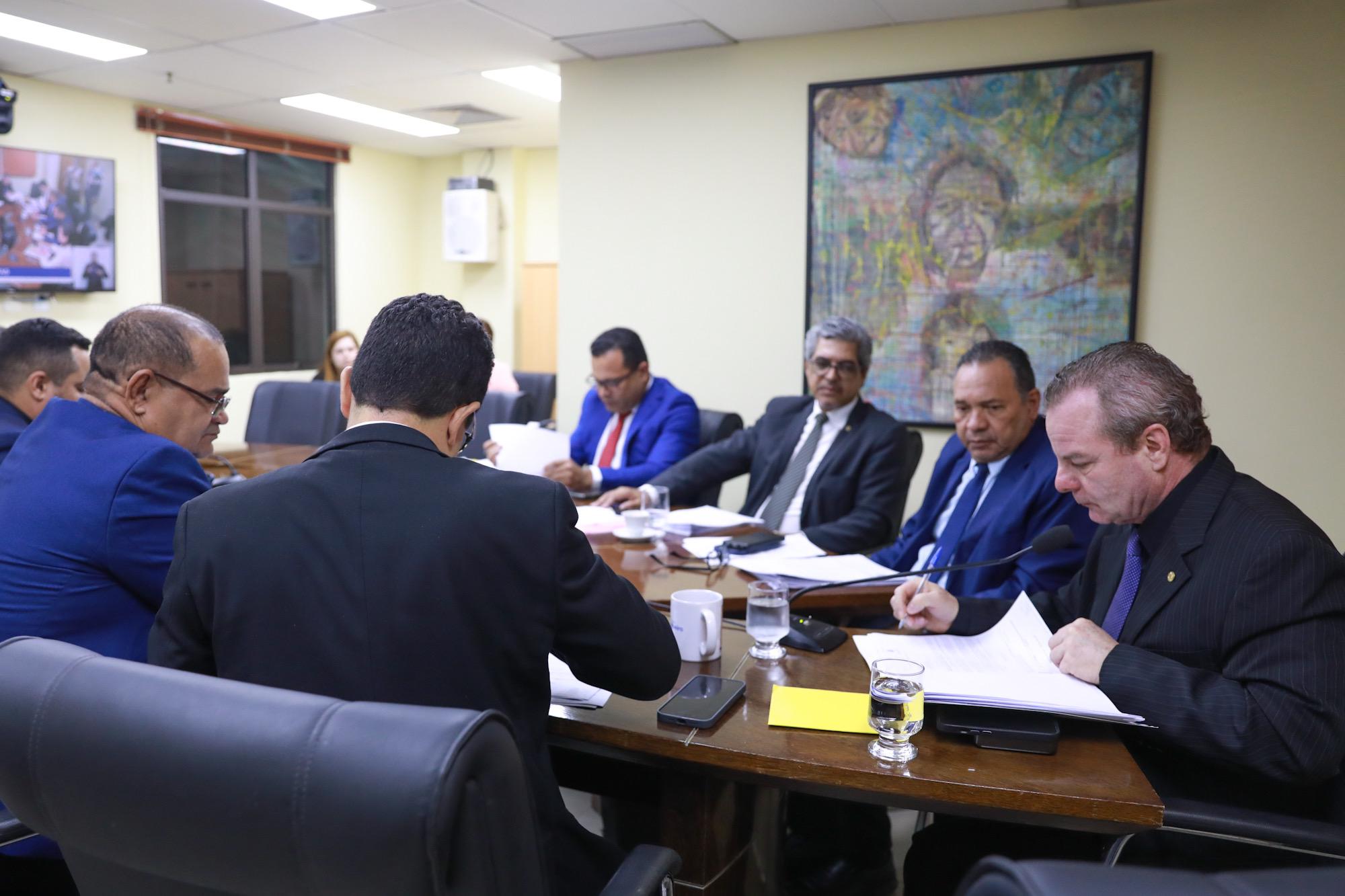 Reunião das Comissões Conjuntas da Aleac Distribui Projetos de Lei e Apresenta Relatórios