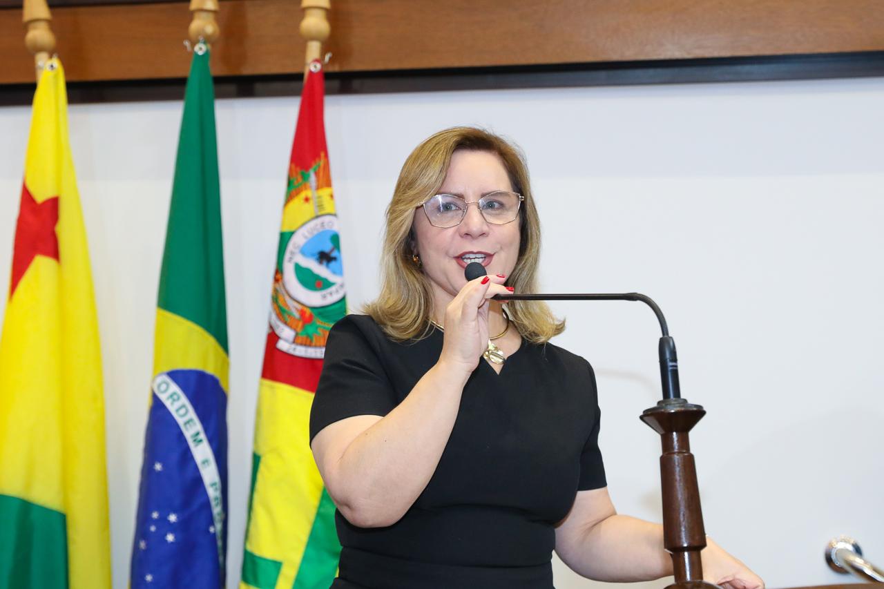 Defensora pública-geral destaca compromisso democrático na posse da nova Mesa Diretora da Aleac