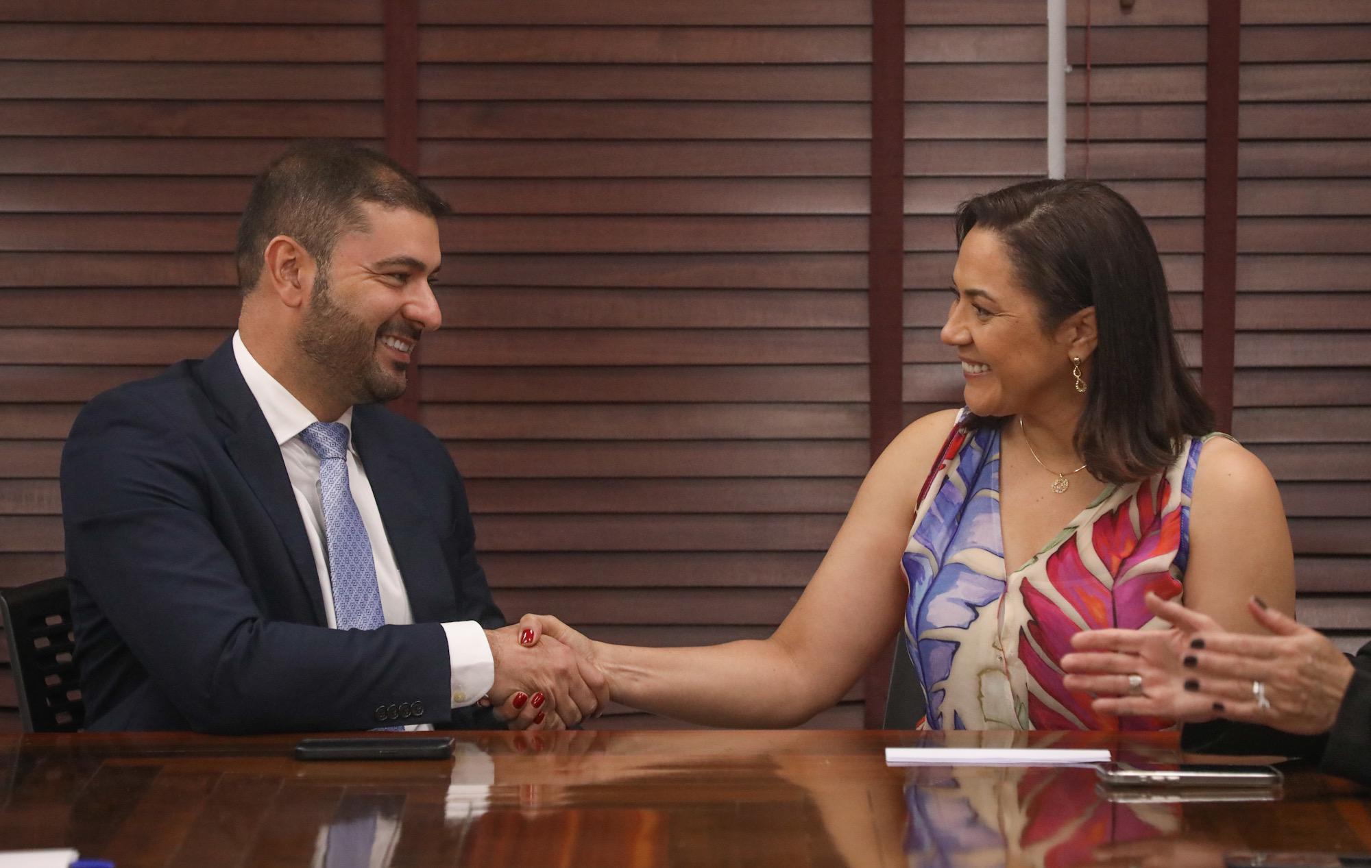 Nicolau coordena reunião da base do governo em visita de Mailza a ALEAC