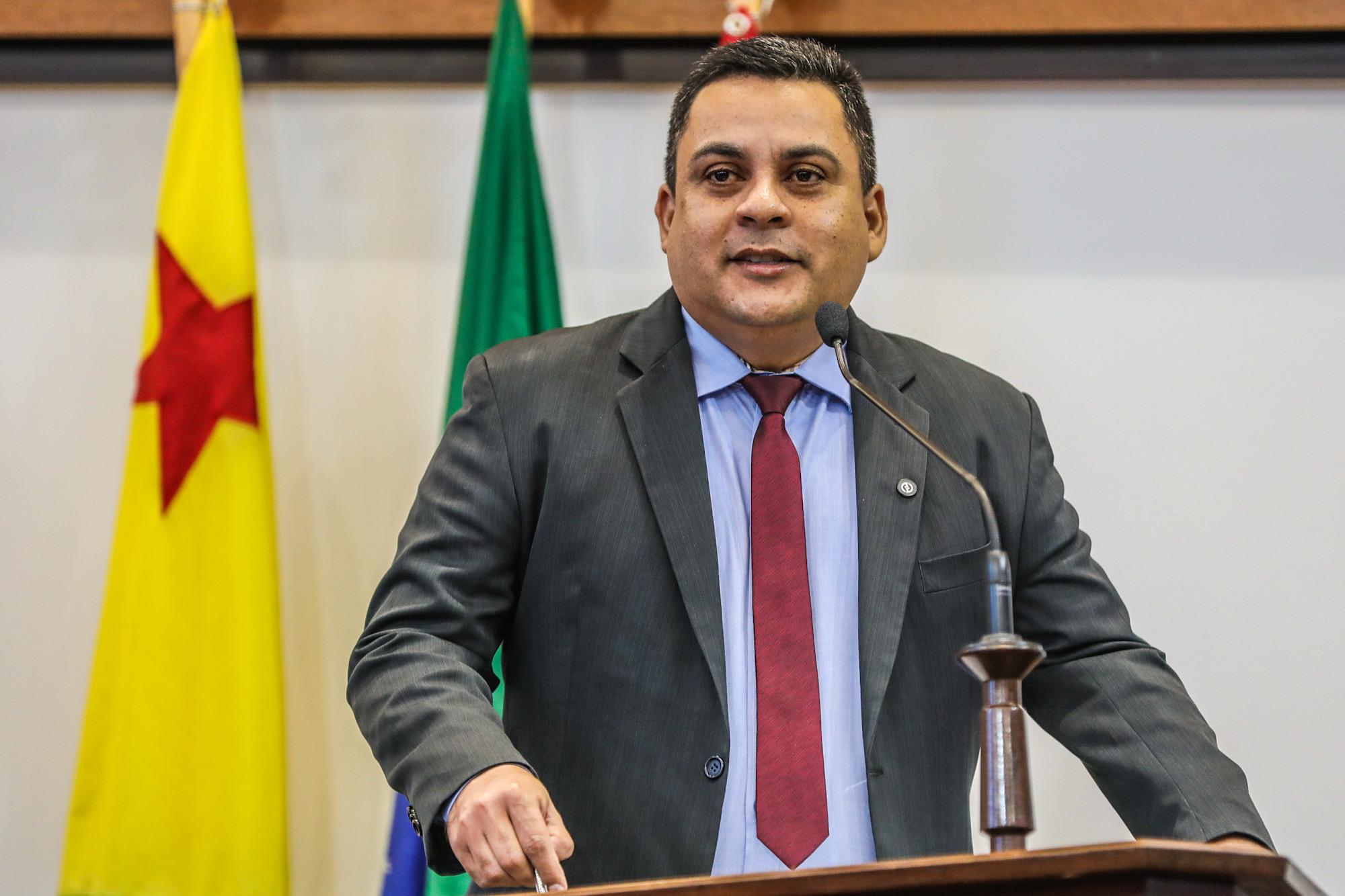 Gilberto Lira destaca reformas de escolas estaduais e anuncia realização da Copa da Floresta em Tarauacá