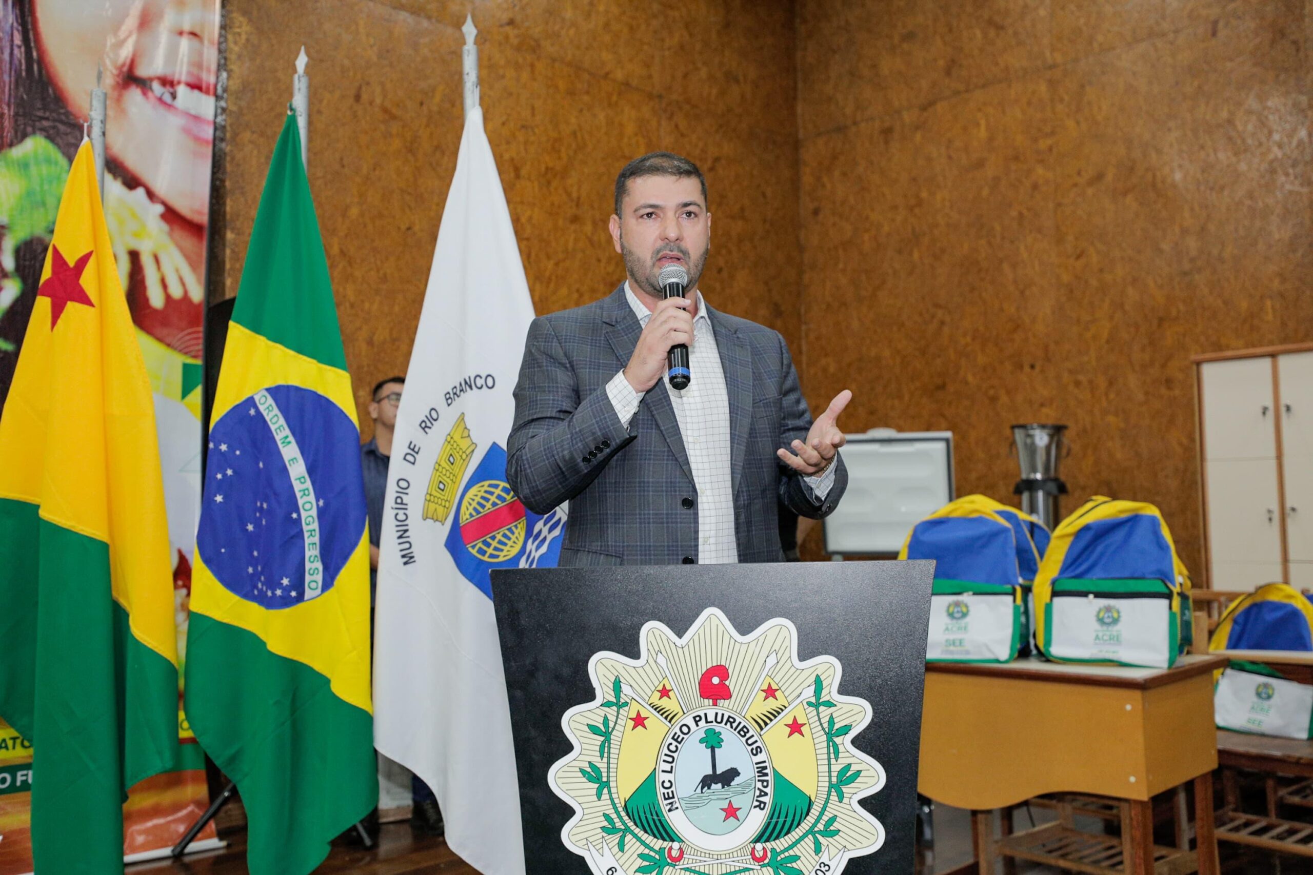 “Nossas escolas públicas hoje não deixam a desejar”, diz Nicolau Júnior na abertura do ano letivo