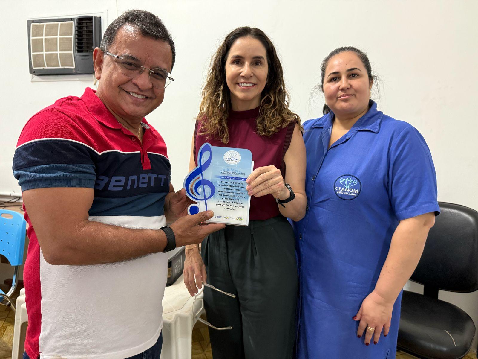 Gonzaga destina emenda que vai beneficiar dezenas de crianças ribeirinhas com curso de informática