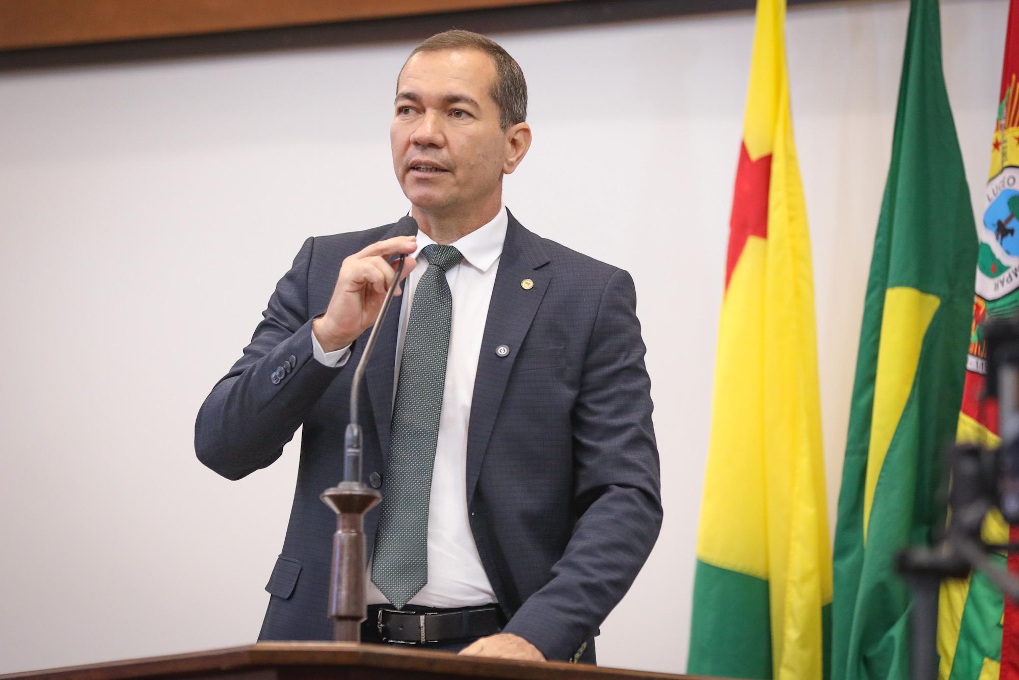 Gene Diniz defende reajuste salarial para militares e cobra solução do governo